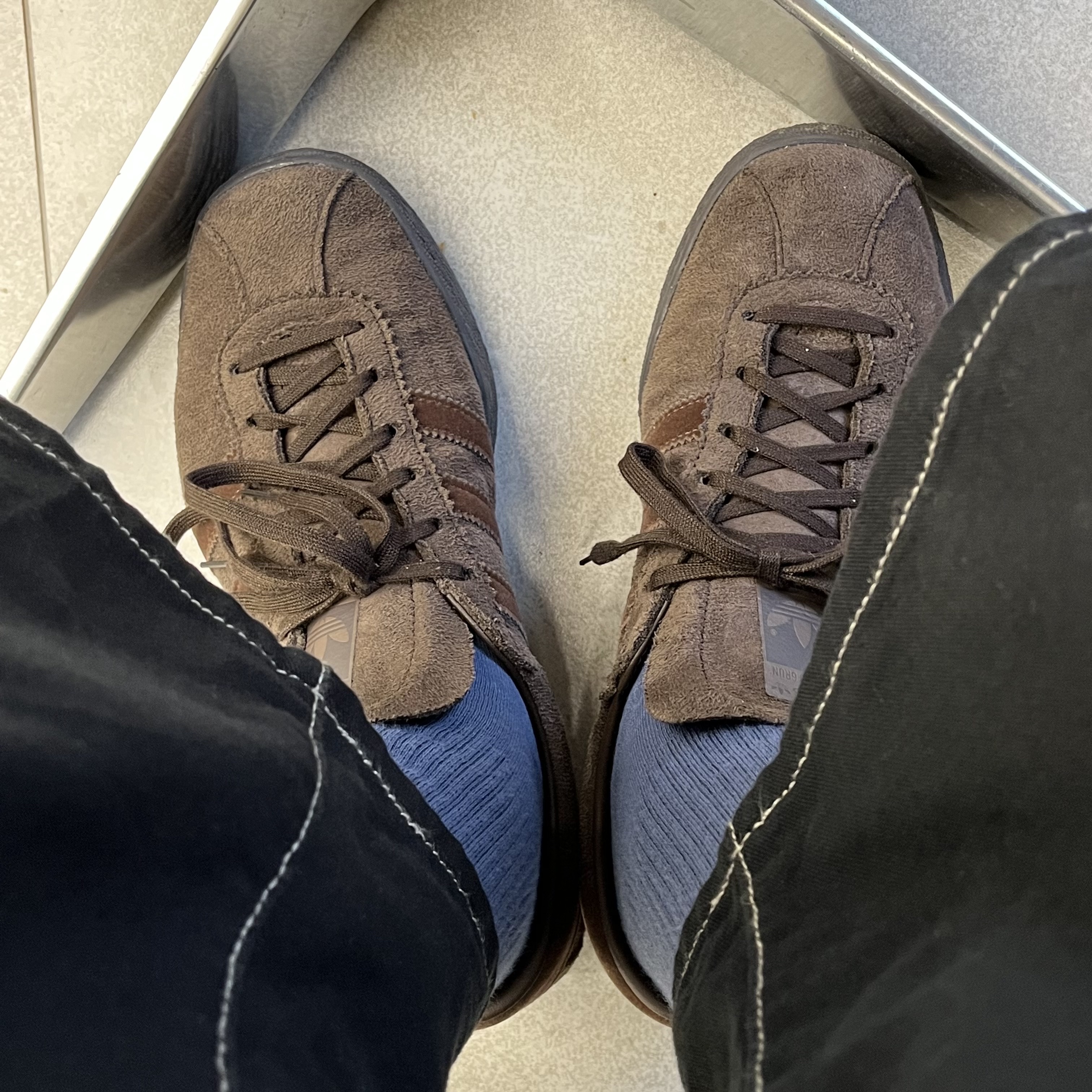 Adidas Tobacco Gruen Dark Brown 착용 스타일