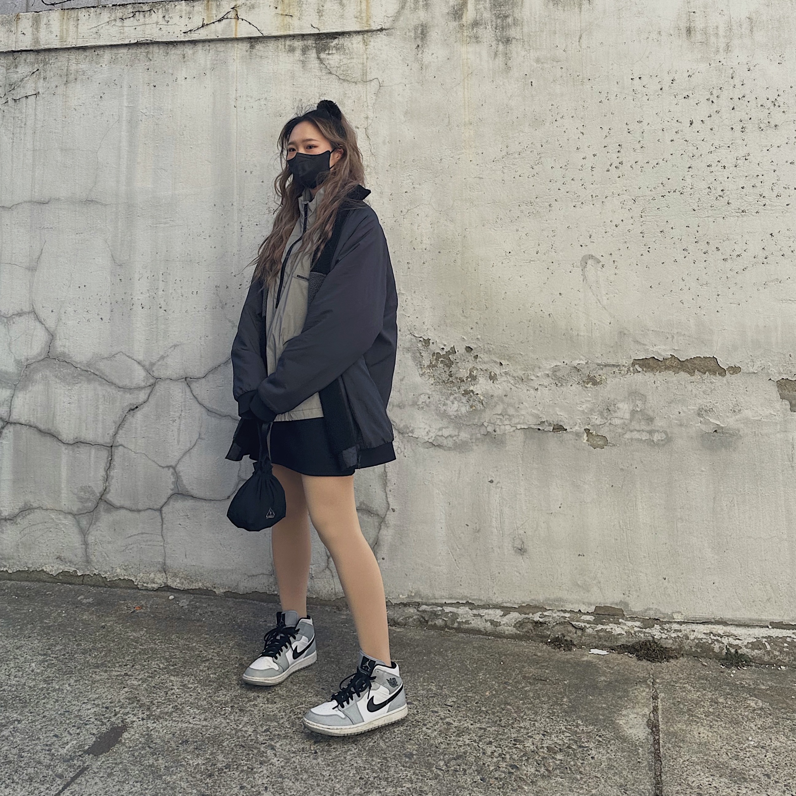 Jordan 1 Mid Light Smoke Grey, Essentials Track Jacket Silver Reflective - 20SS 착용 스타일