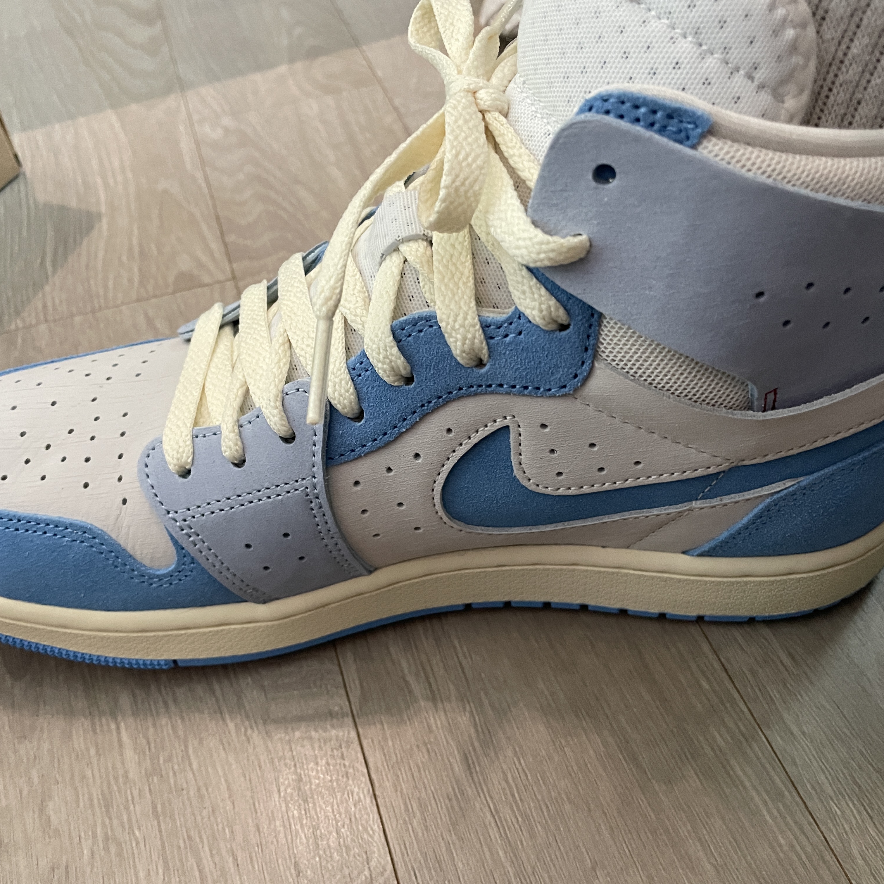 (W) Jordan 1 Zoom Air CMFT 2 Phantom University Blue 착용 스타일 - 3