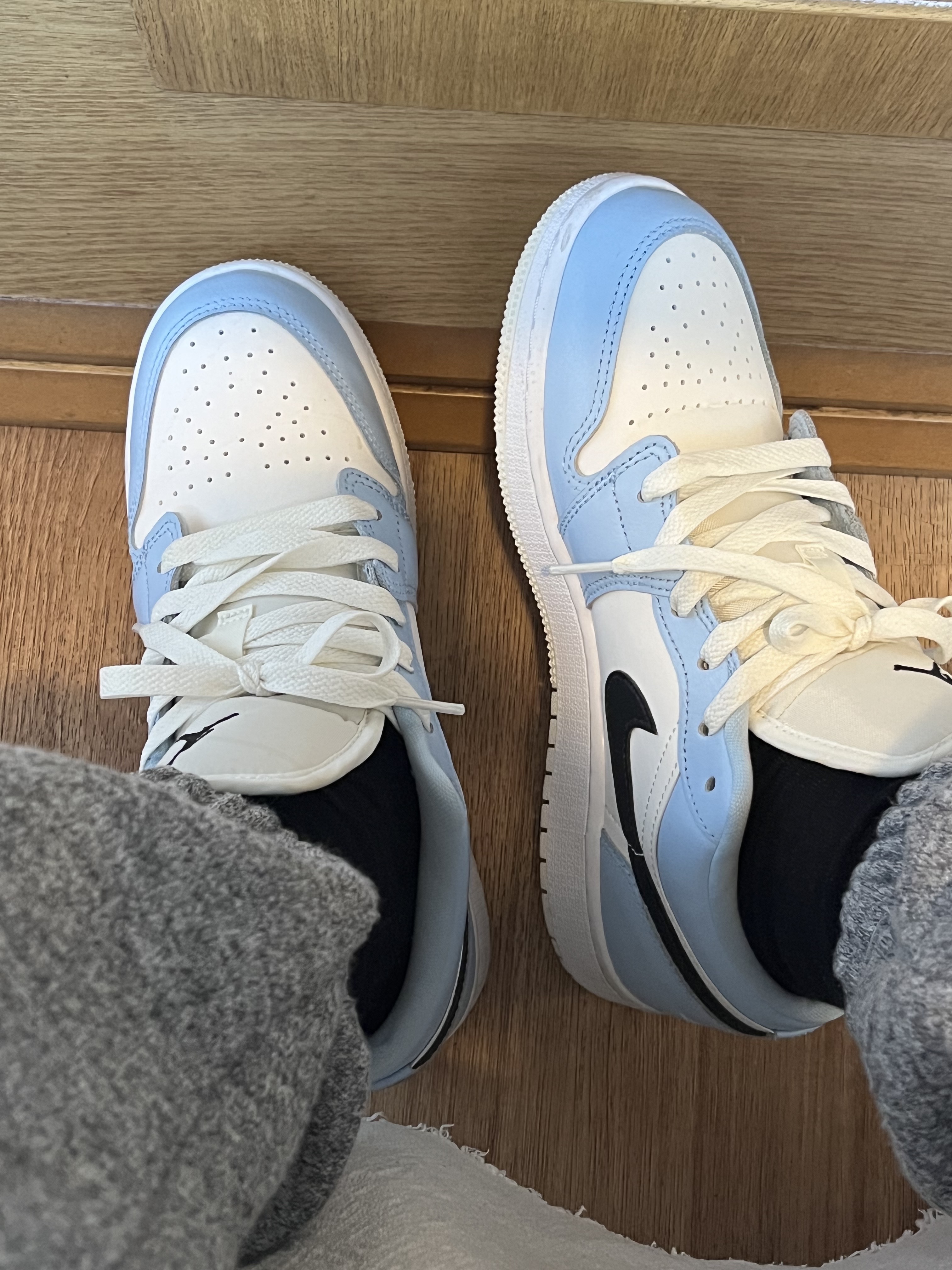 (GS) Jordan 1 Low Ice Blue 착용 스타일 - 1