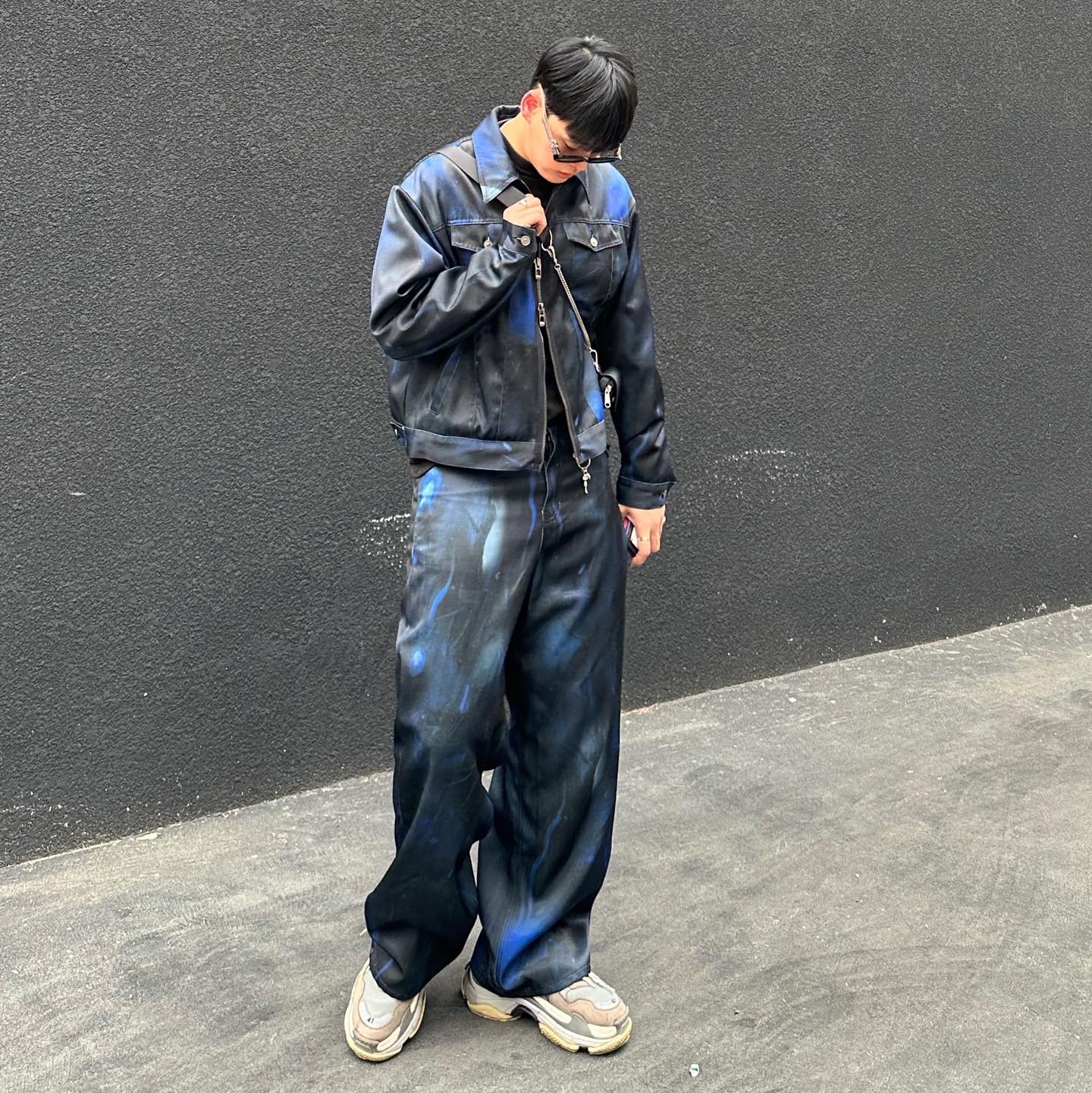 Balenciaga Triple S Grey 2018 착용 스타일 - 1