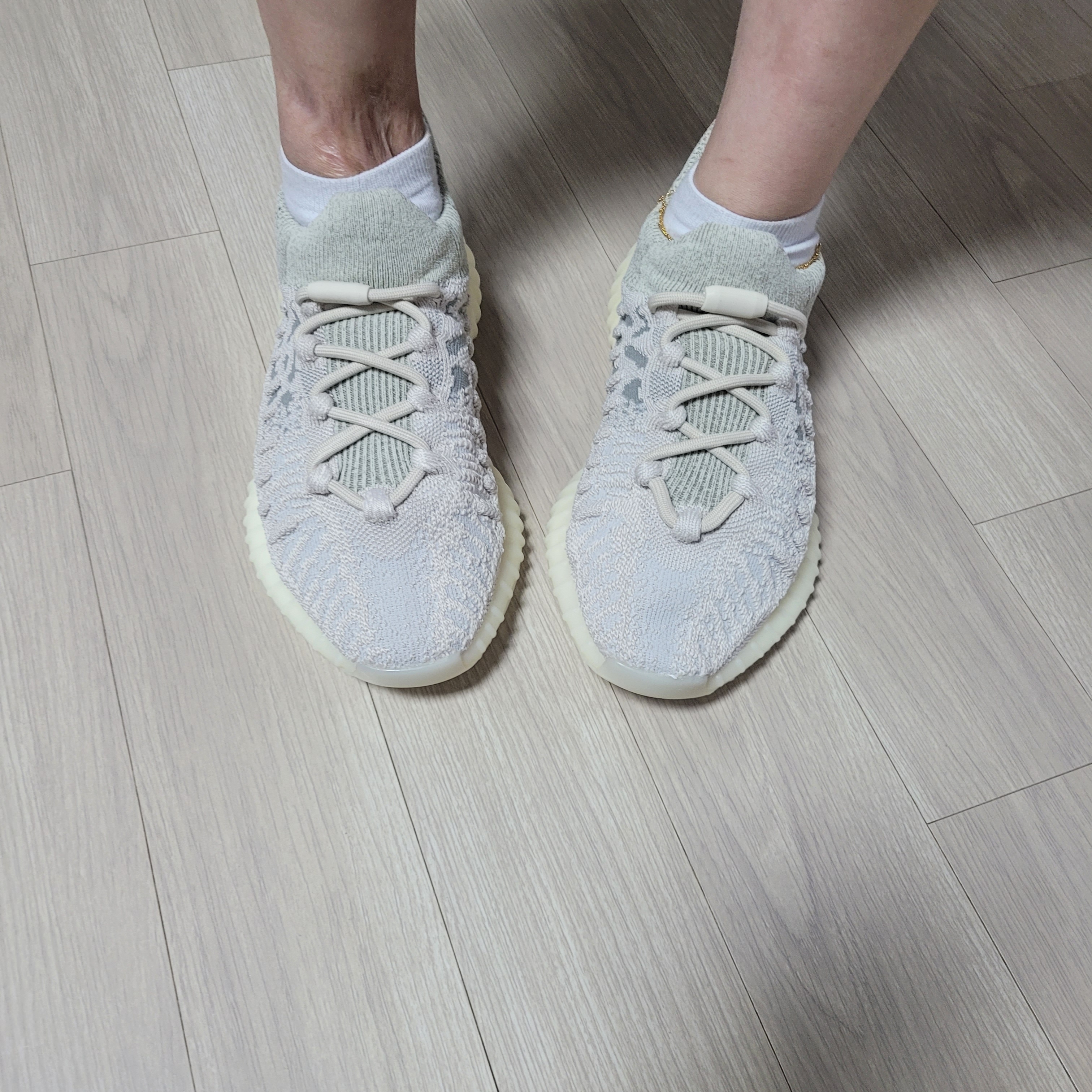 Adidas Yeezy 350 V2 CMPCT Slate Bone 2022/2023 착용 스타일