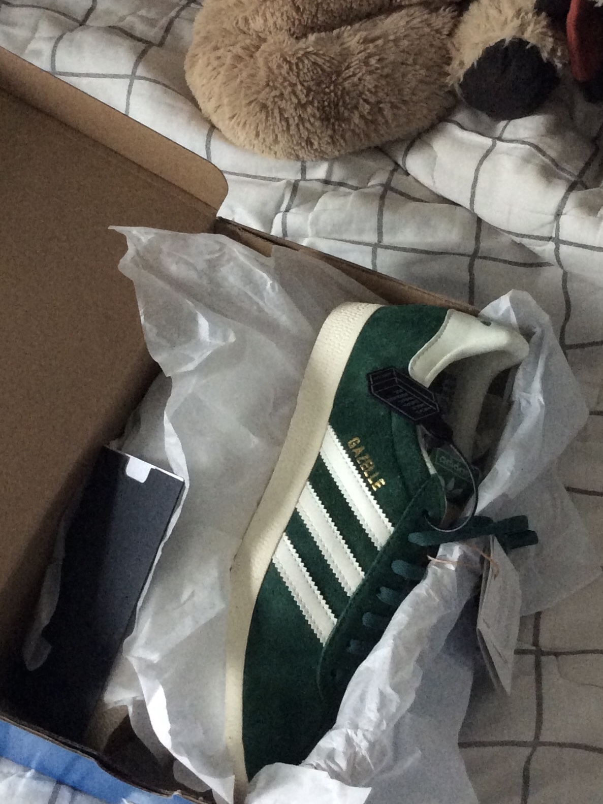 Adidas Gazelle Dark Green Cream White 착용 스타일