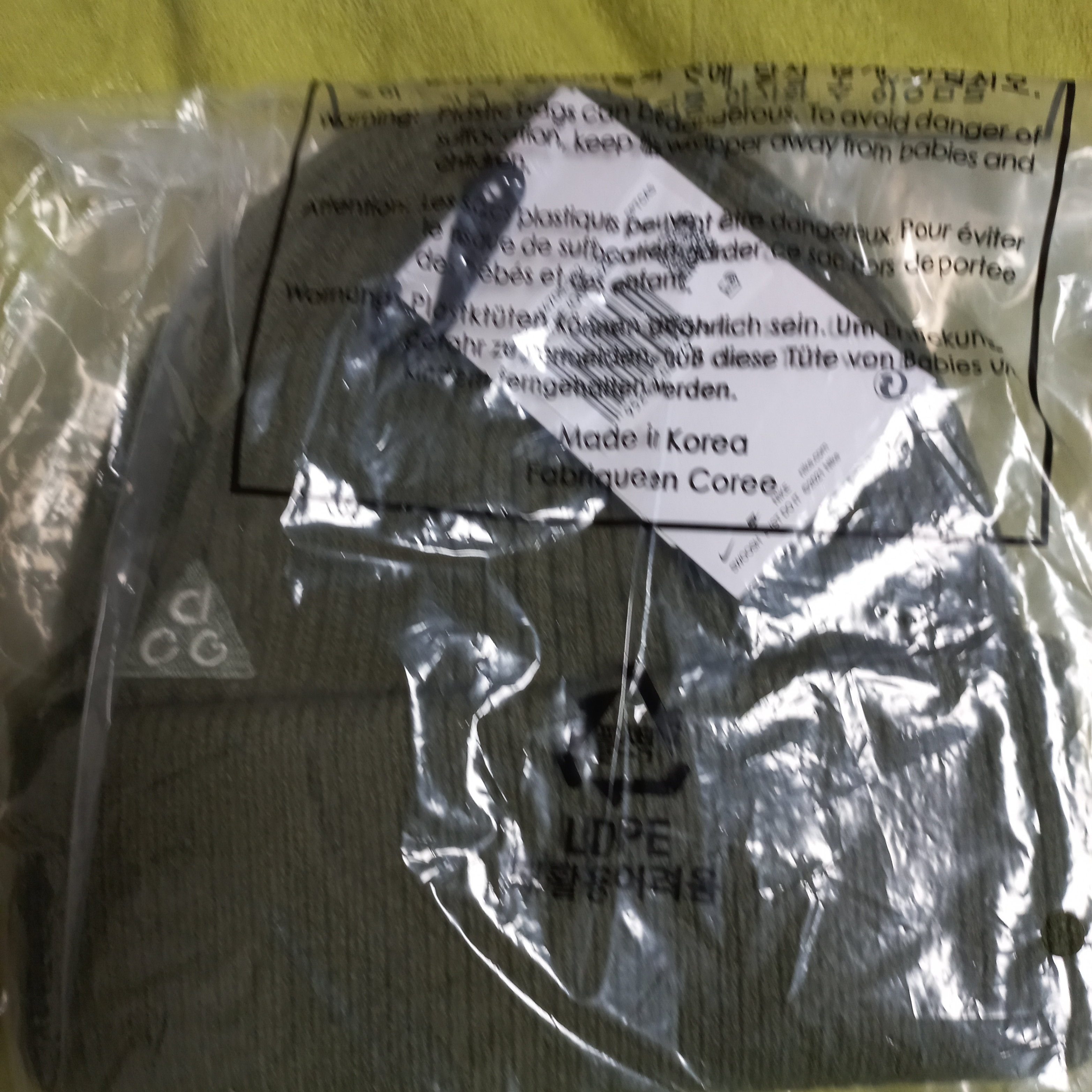 Nike NRG ACG Cuffed Beanie Medium Olive 착용 스타일