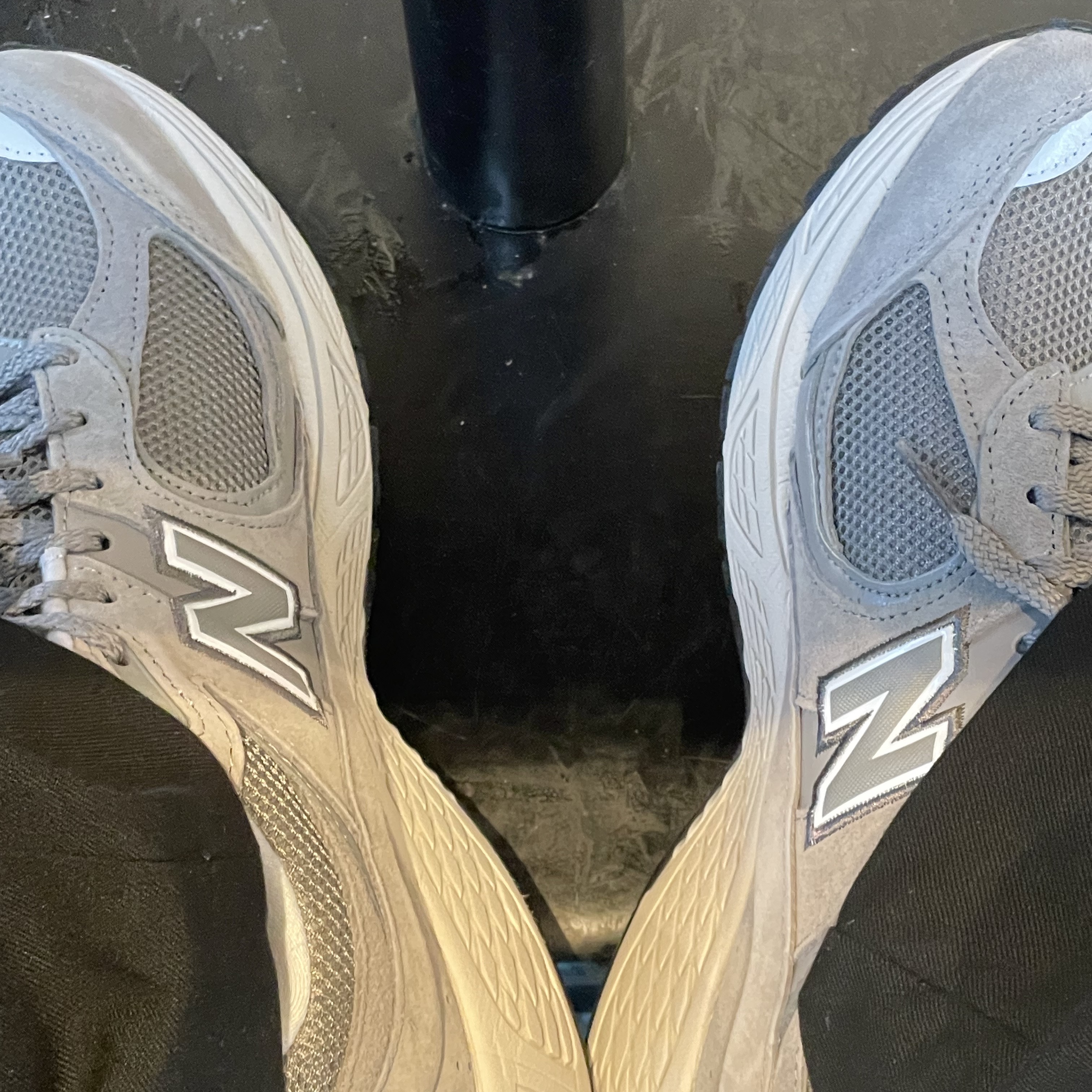 New Balance 2002R Grey 착용 스타일