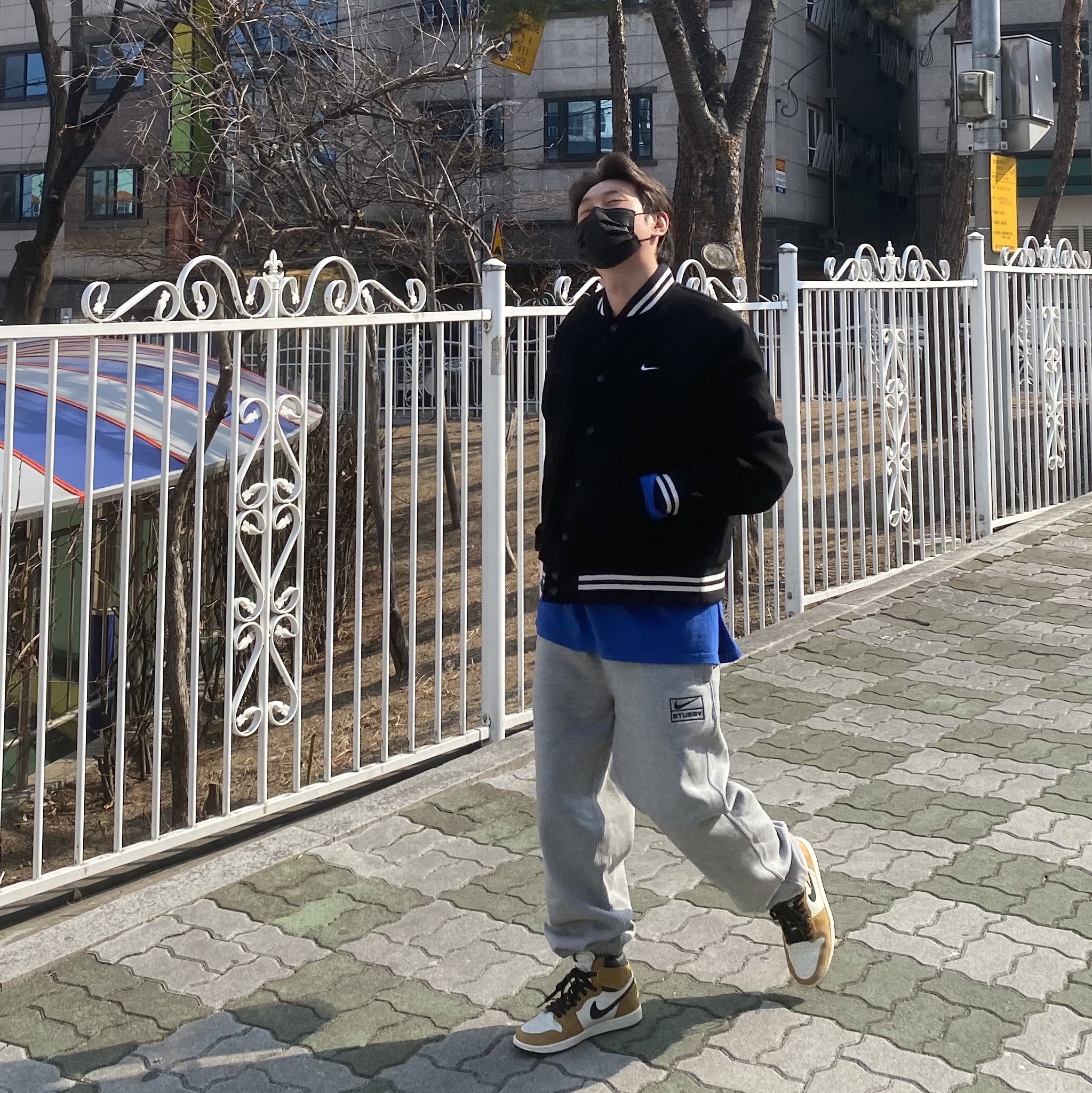 Nike NSW Authentics Varsity Jacket Black - Asia, Nike x Stussy NRG Fleece Pants Dark Grey Heather (DO9340-063) 착용 스타일