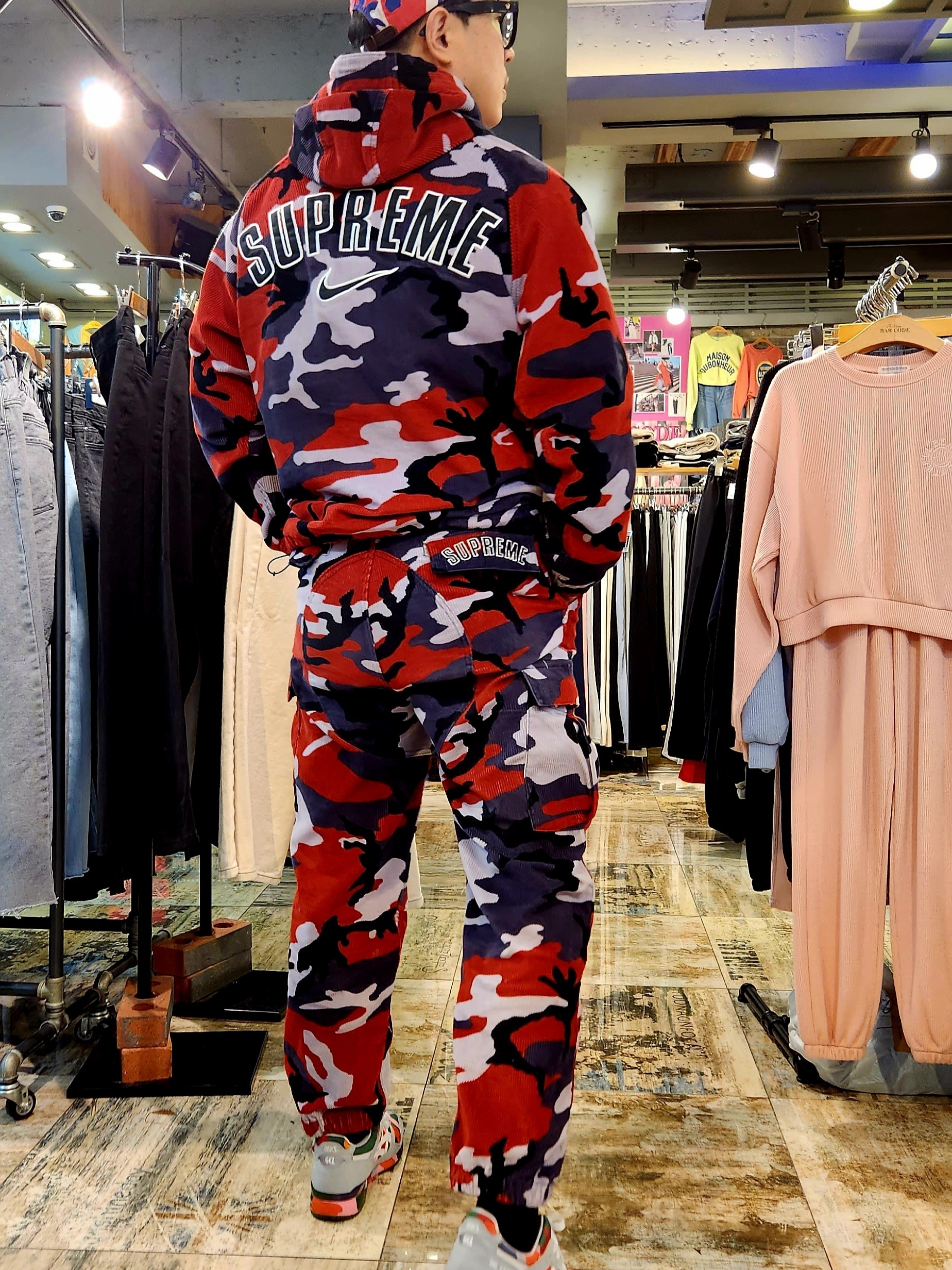 Asics x Comme des Garcons Shirt Gel-Lyte III OG Colorful Camo, Supreme x Nike Arc Corduroy Cargo Pants Red Camo - 22SS 착용 스타일 - 3
