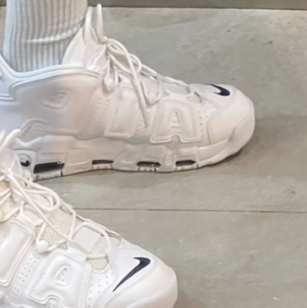 Nike Air More Uptempo Triple White 착용 스타일
