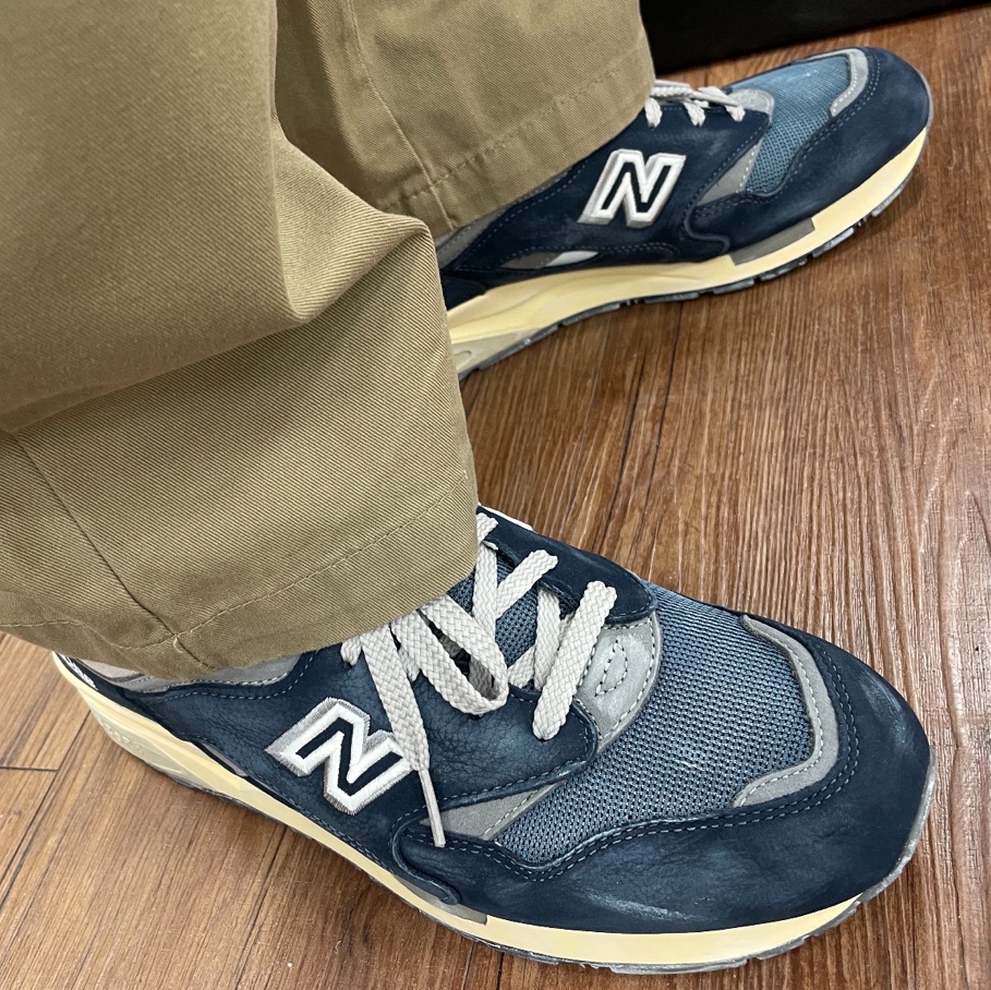 New Balance 1600 Premium Vintage Navy 착용 스타일