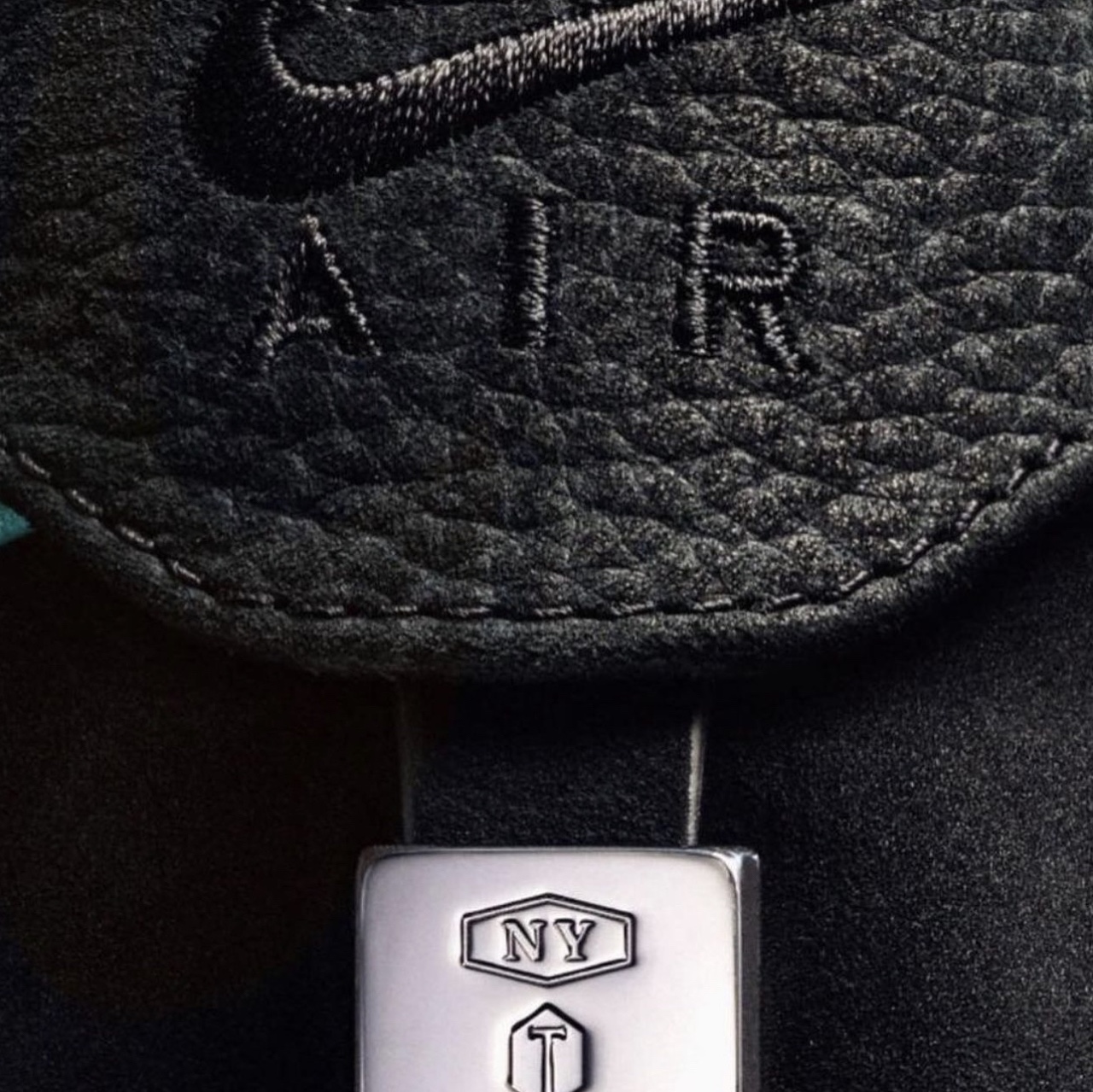 Nike x Tiffany & Co. Air Force 1 Low SP 1837 착용 스타일 - 3
