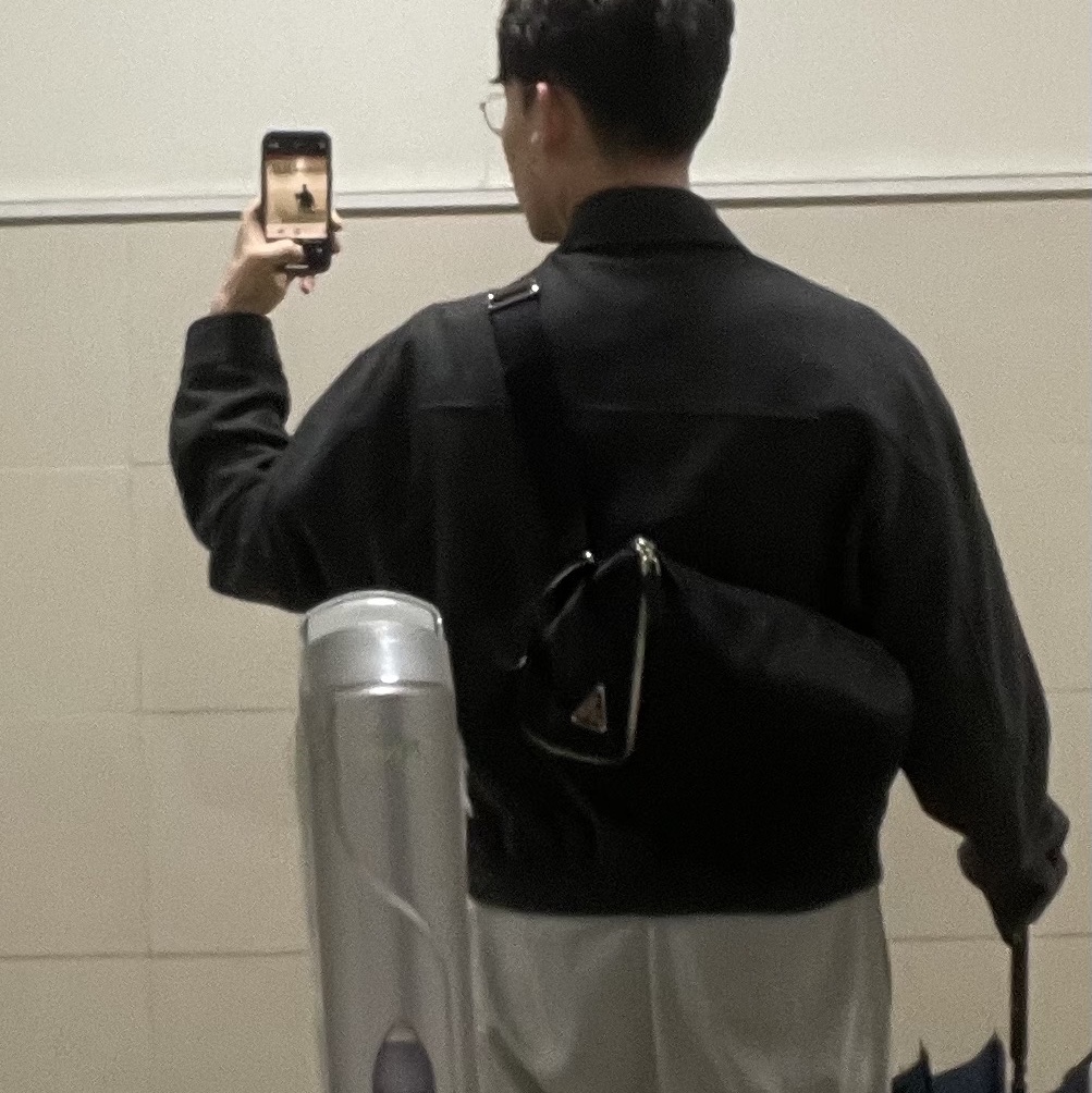 Prada Re-Nylon and Leather Backpack Black 착용 스타일