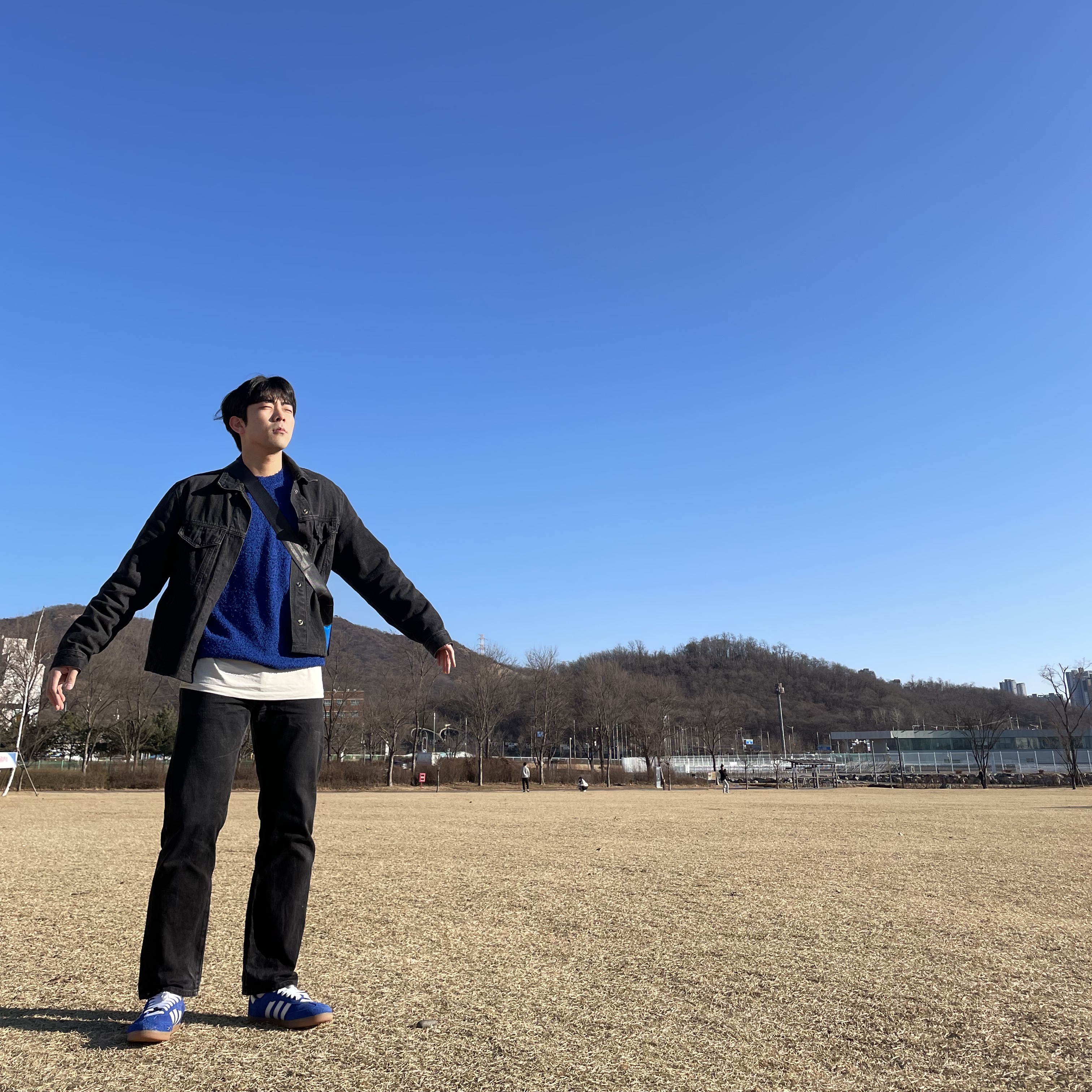 Adidas Samba OG Royal Blue 착용 스타일 - 4