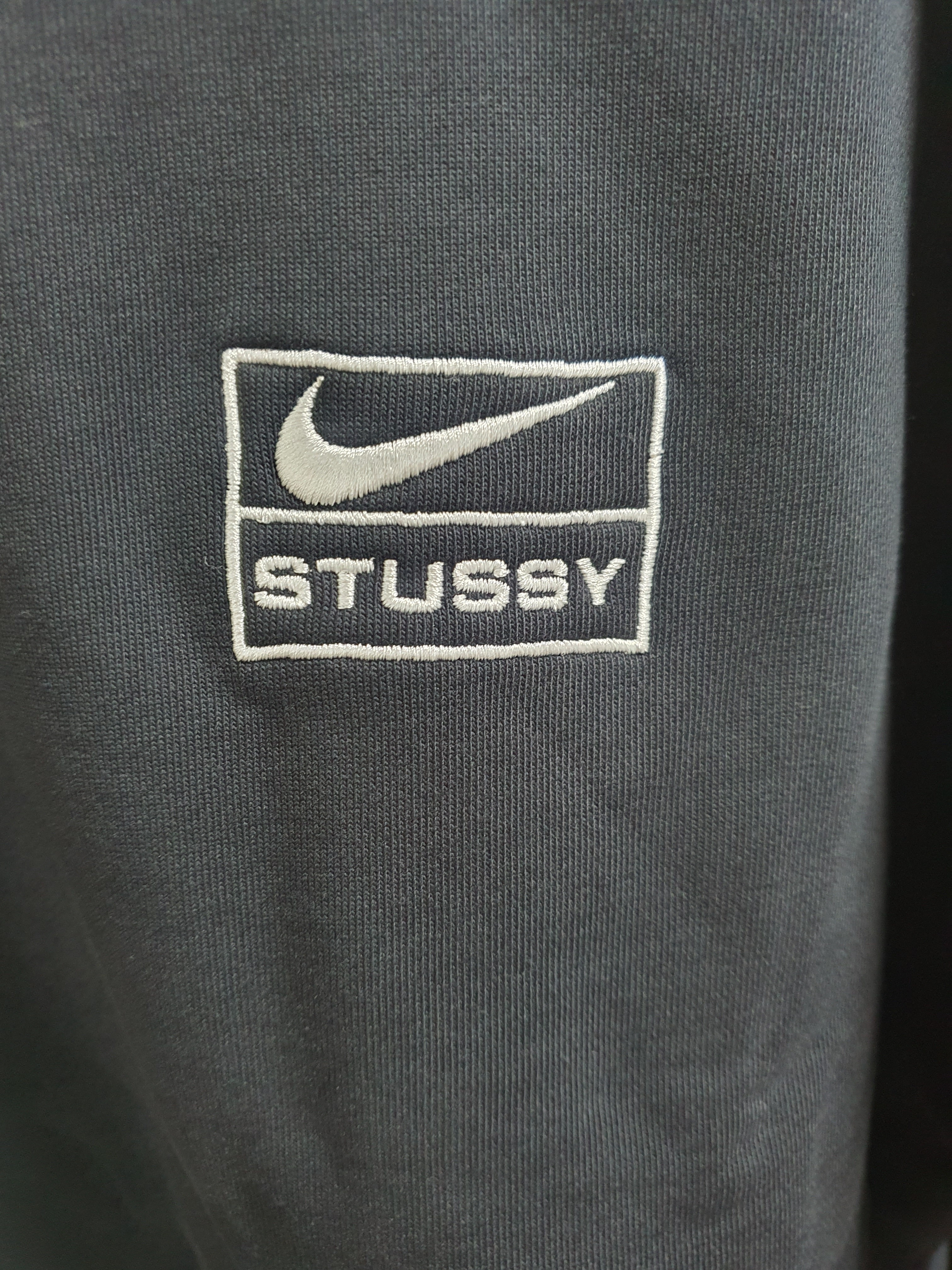 Nike x Stussy NRG Washed Fleece Crewneck Black (DO5310-010) 착용 스타일 - 3
