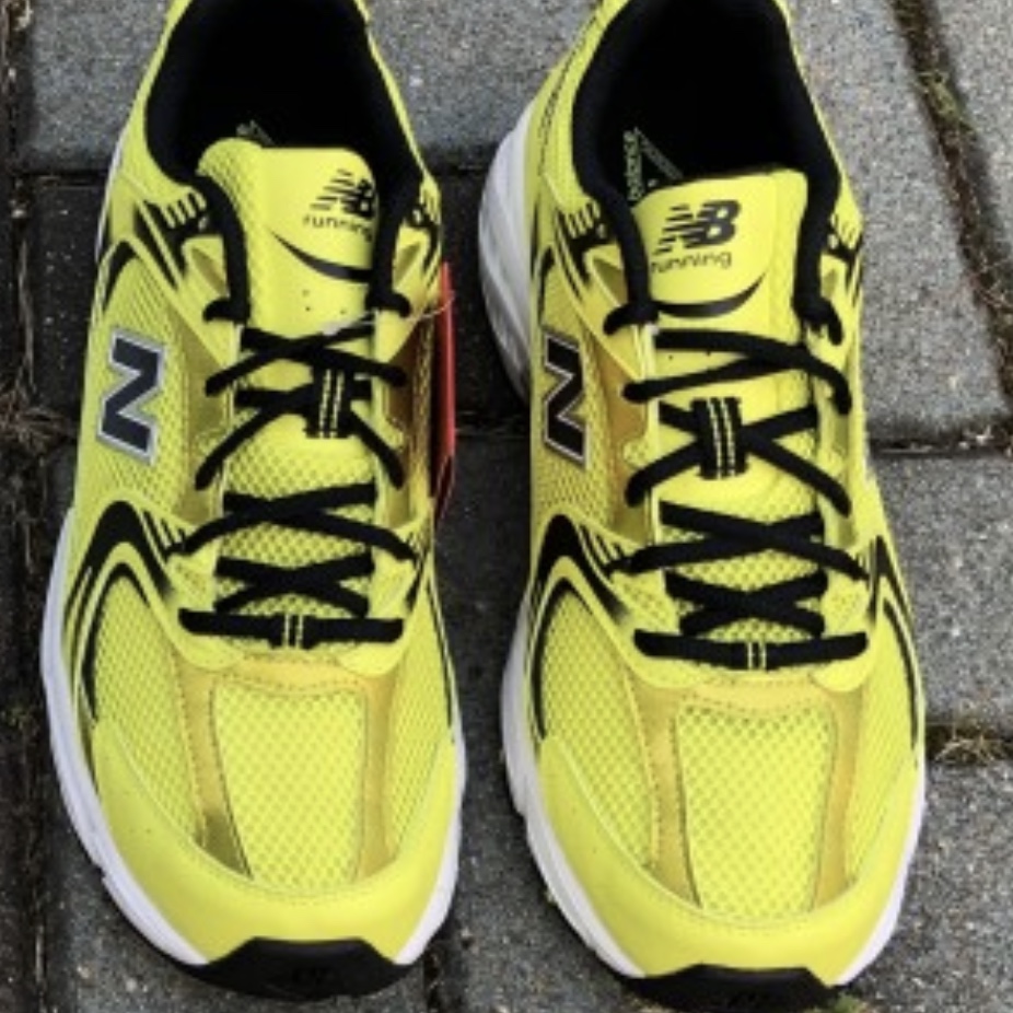 New Balance 530 Yellow 착용 스타일