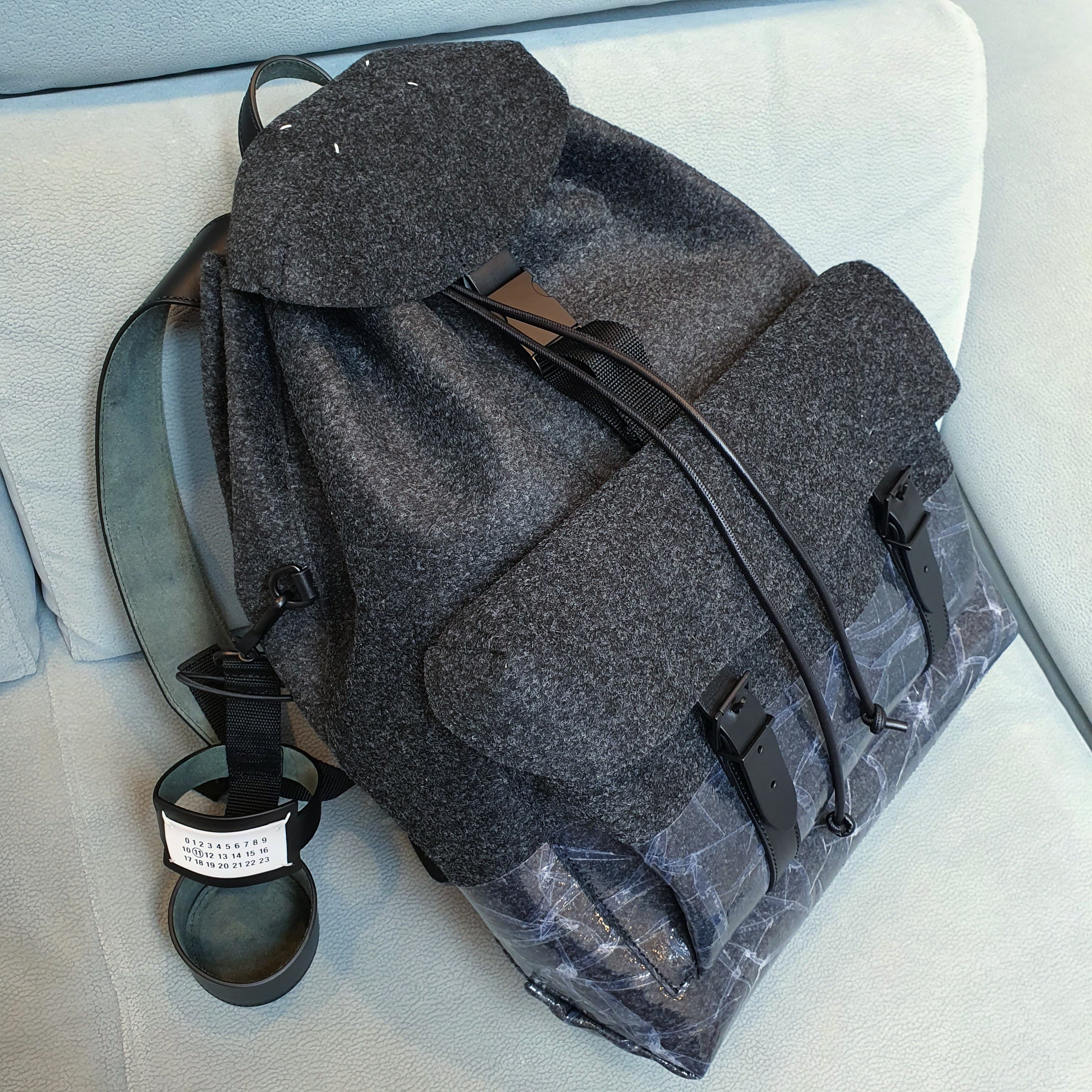 Maison Margiela 5AC Bucket Bag Black 착용 스타일 - 1
