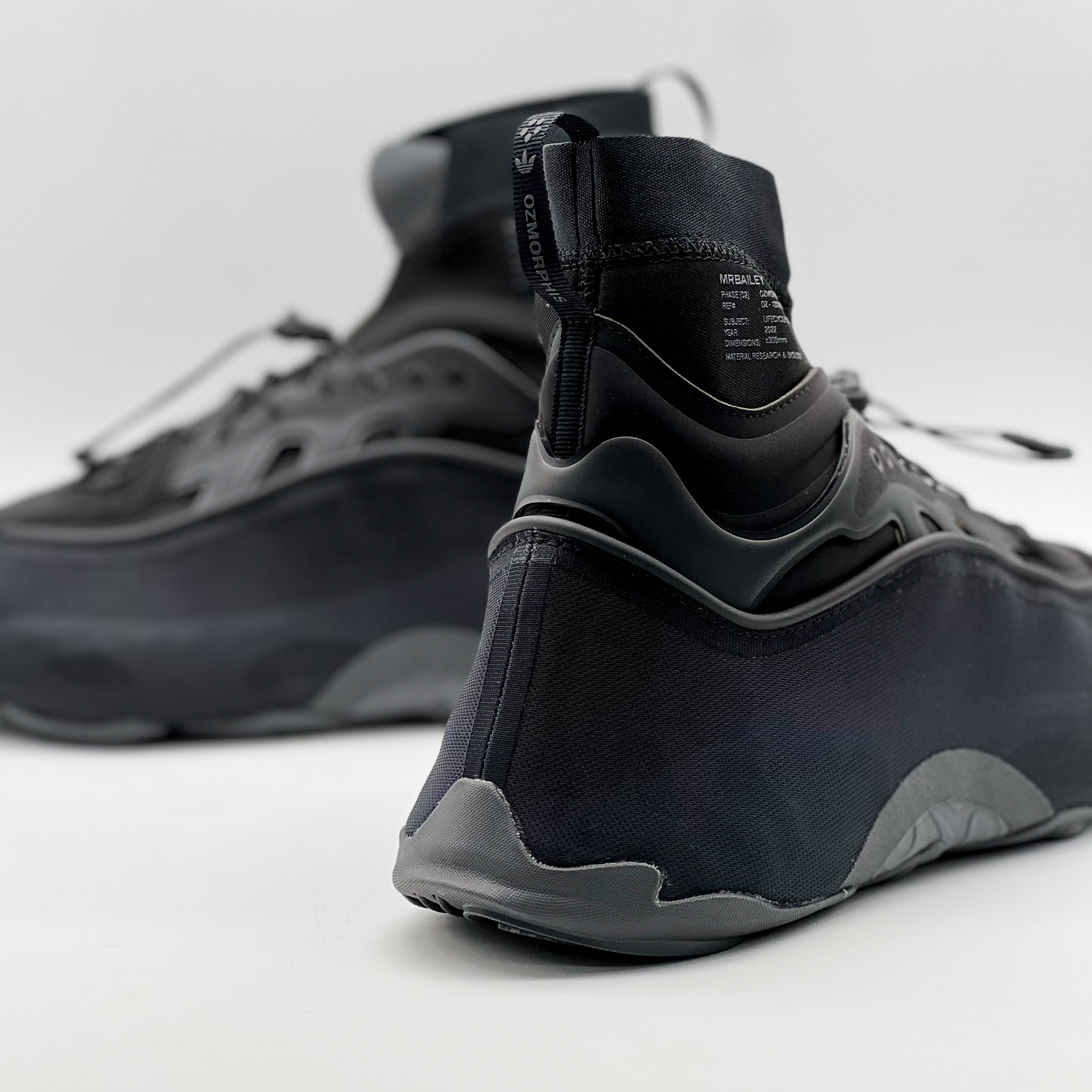 Adidas x Mr. Baeley Ozmorphis Core Black Grey Six 착용 스타일 - 4