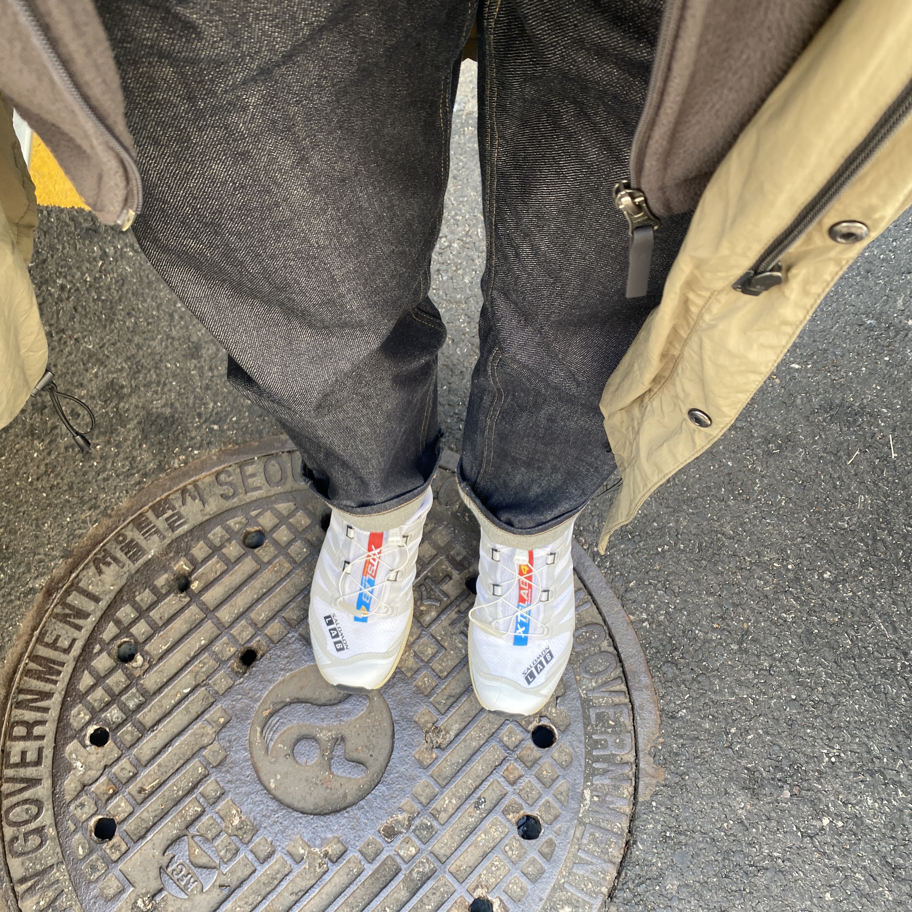 Salomon XT-4 White Lunar Rock 착용 스타일