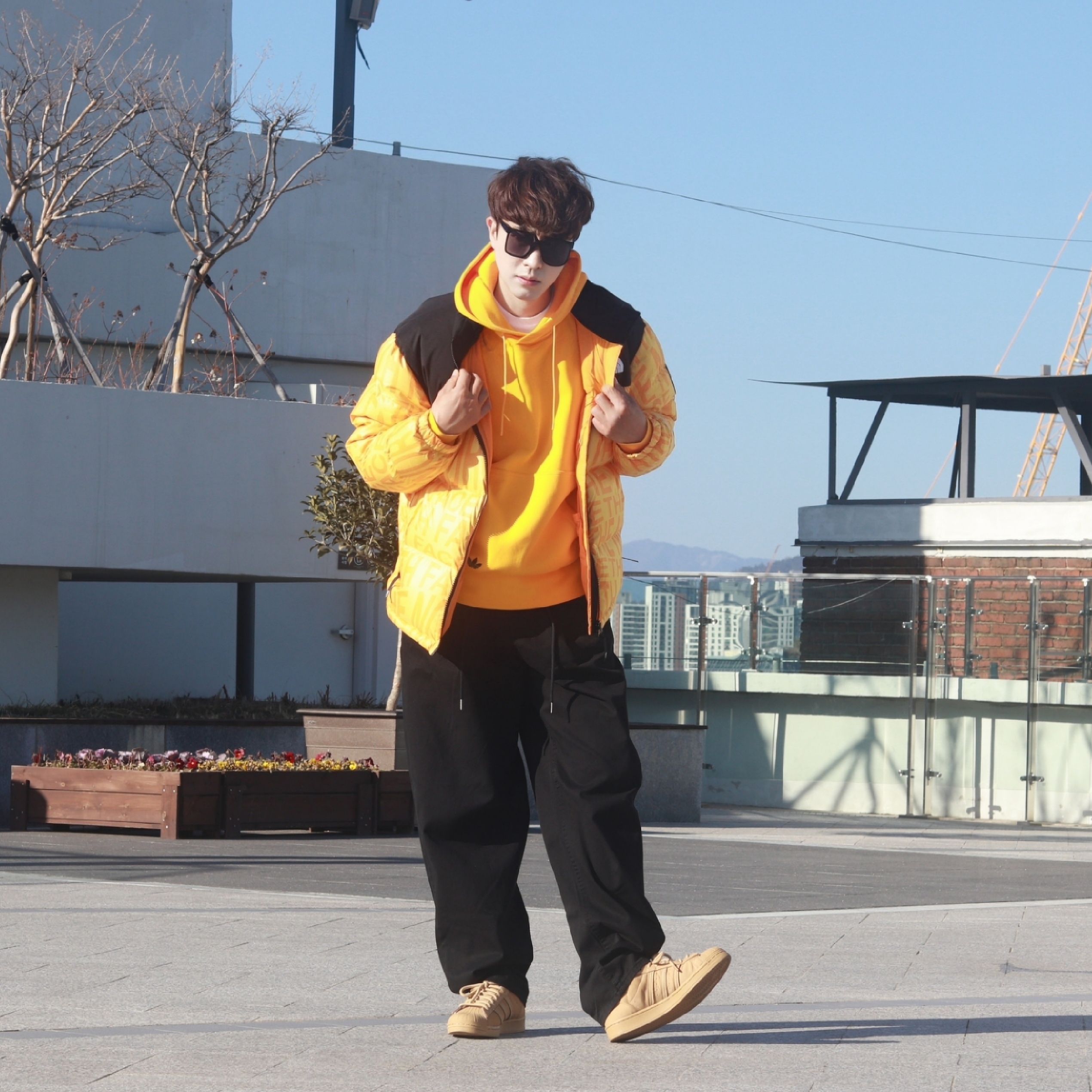 The North Face White Label Novelty Nuptse Down Jacket P Yellow, Adidas Superstar Golden Beige 착용 스타일 - 4