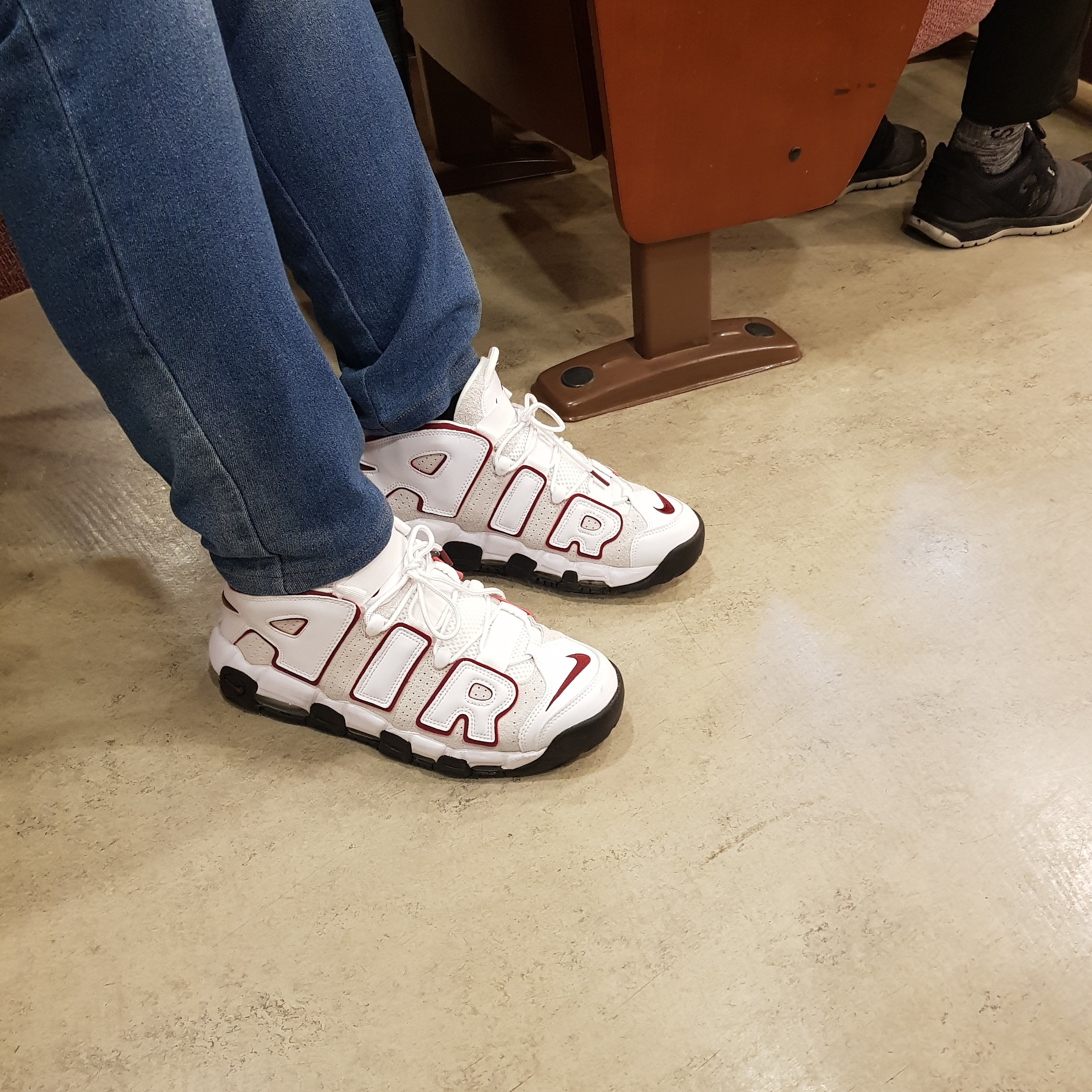 Nike Air More Uptempo 96 White Team Red 착용 스타일 - 1