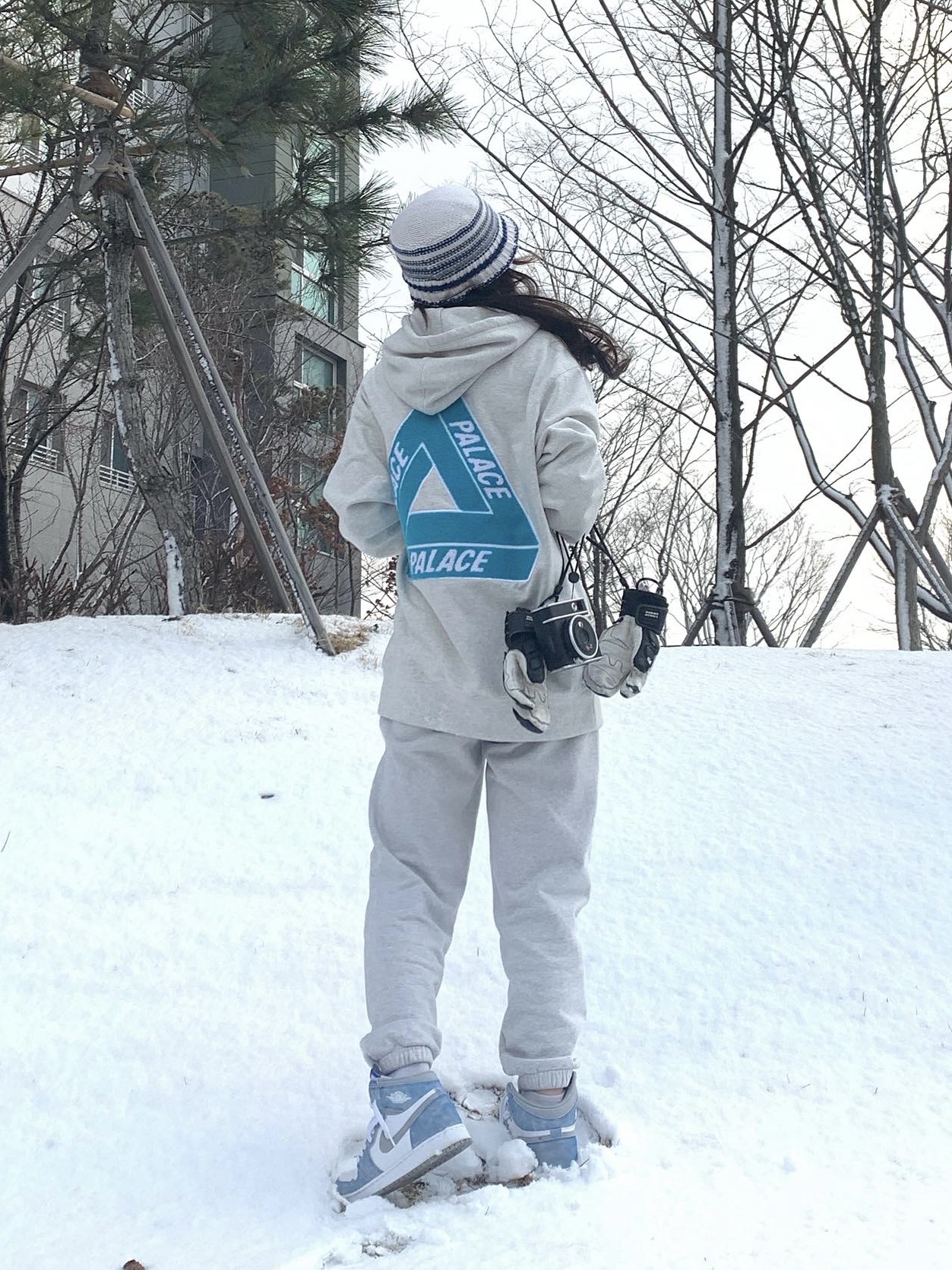 Palace Tri-Chenille Hood Light Grey Marl - 21FW, Palace Stripy Knitted Bucket Hat Black - 21SS 착용 스타일 - 1