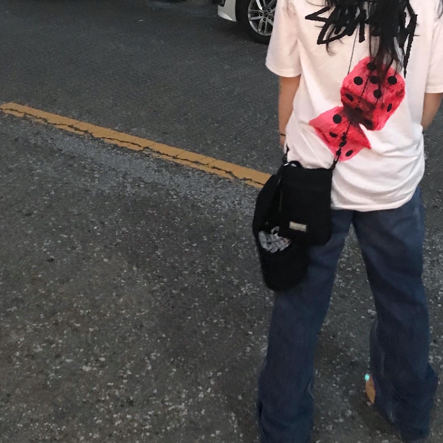 Stussy Fuzzy Dice T-Shirt White 착용 스타일 - 3