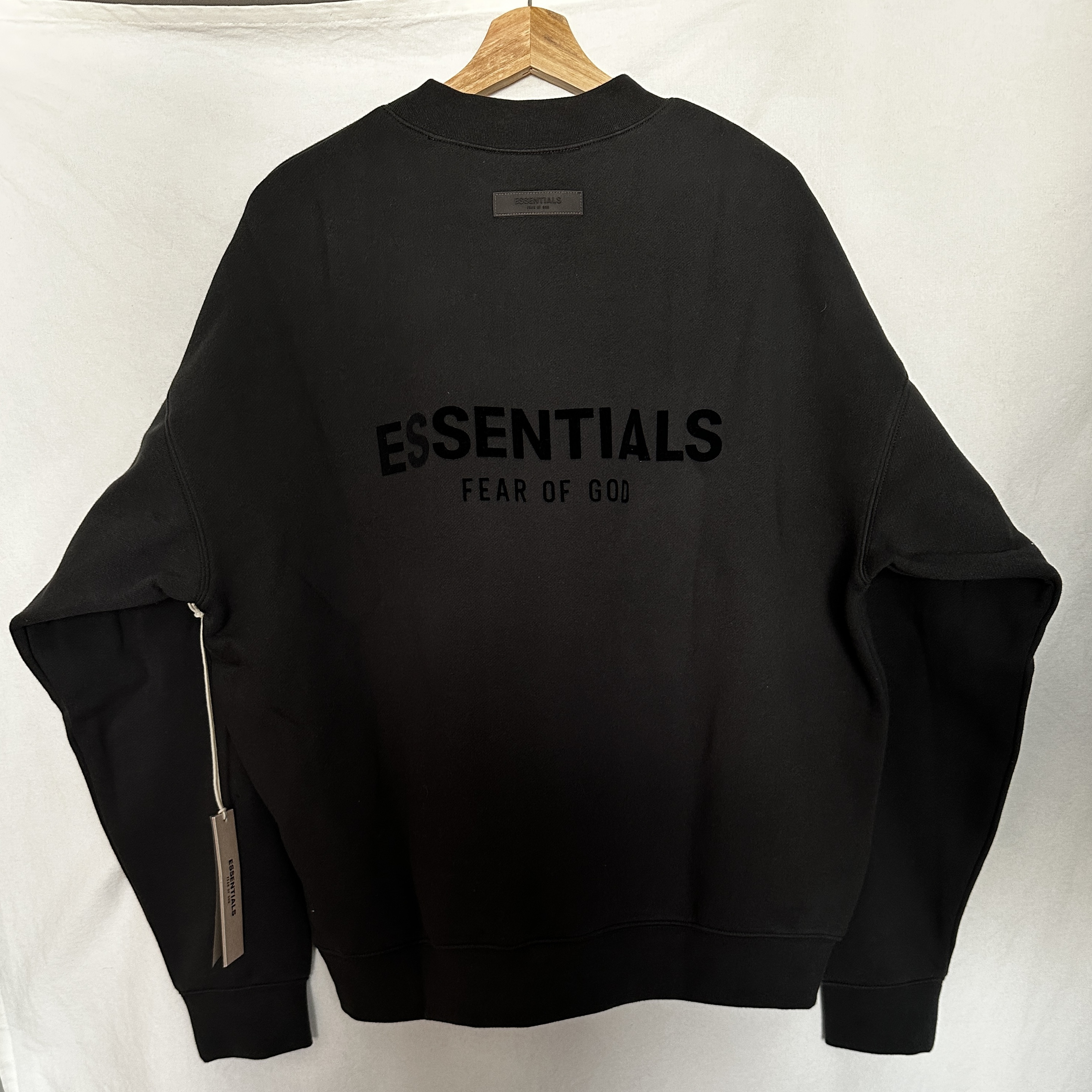 Essentials The Core Collection Crewneck Sweatshirt Stretch Limo 착용 스타일 - 2