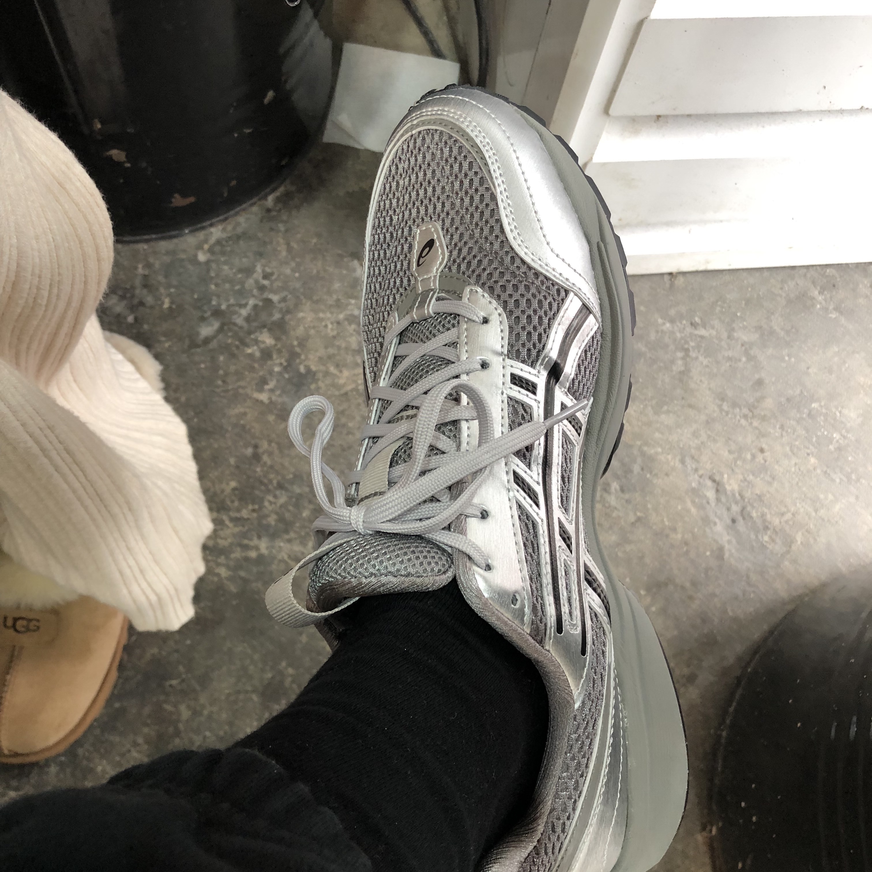 Asics x Freja Wewer Gel-1090 V2 Clay Grey Pure Silver 착용 스타일 - 2