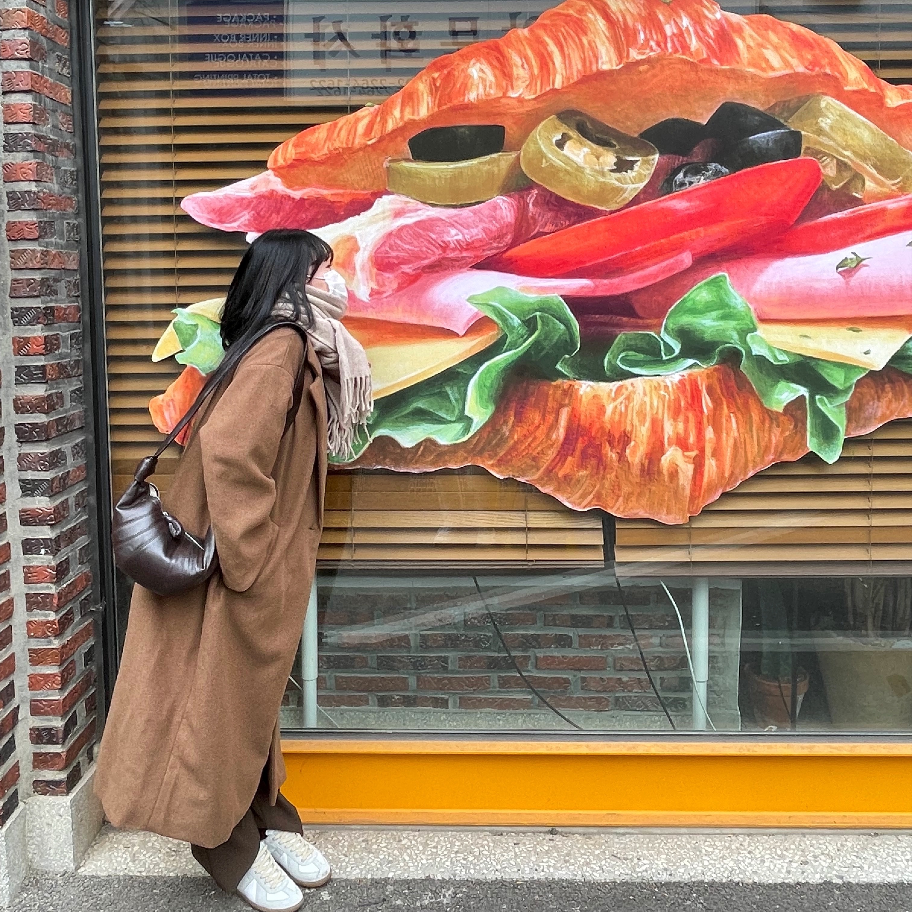 Lemaire Small Croissant Bag Soft Nappa Leather Dark Chocolate, Acne Studios Canada Narrow New Wool Muffler Oatmeal Melange 착용 스타일 - 3