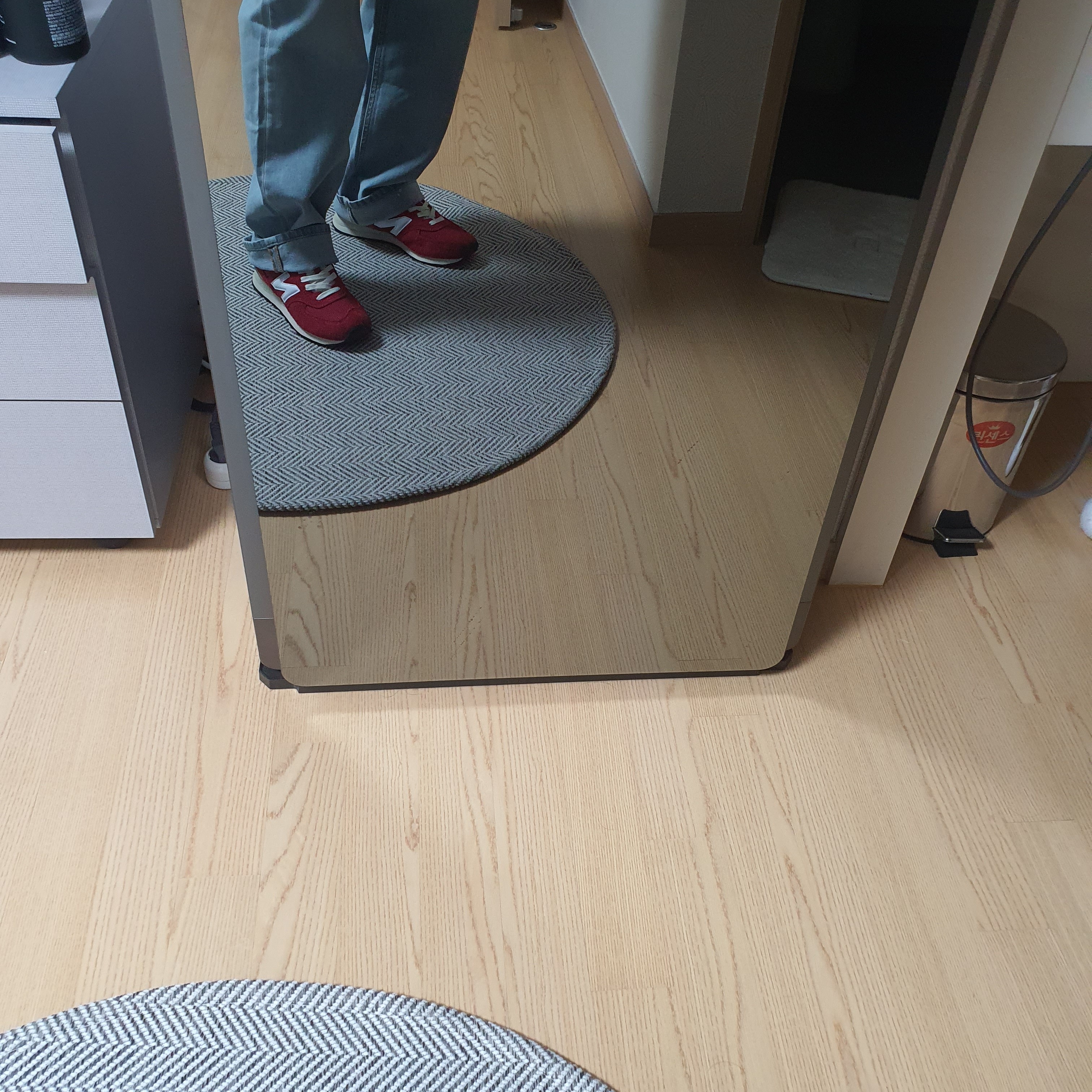 New Balance 574 Heritage Red 착용 스타일 - 3