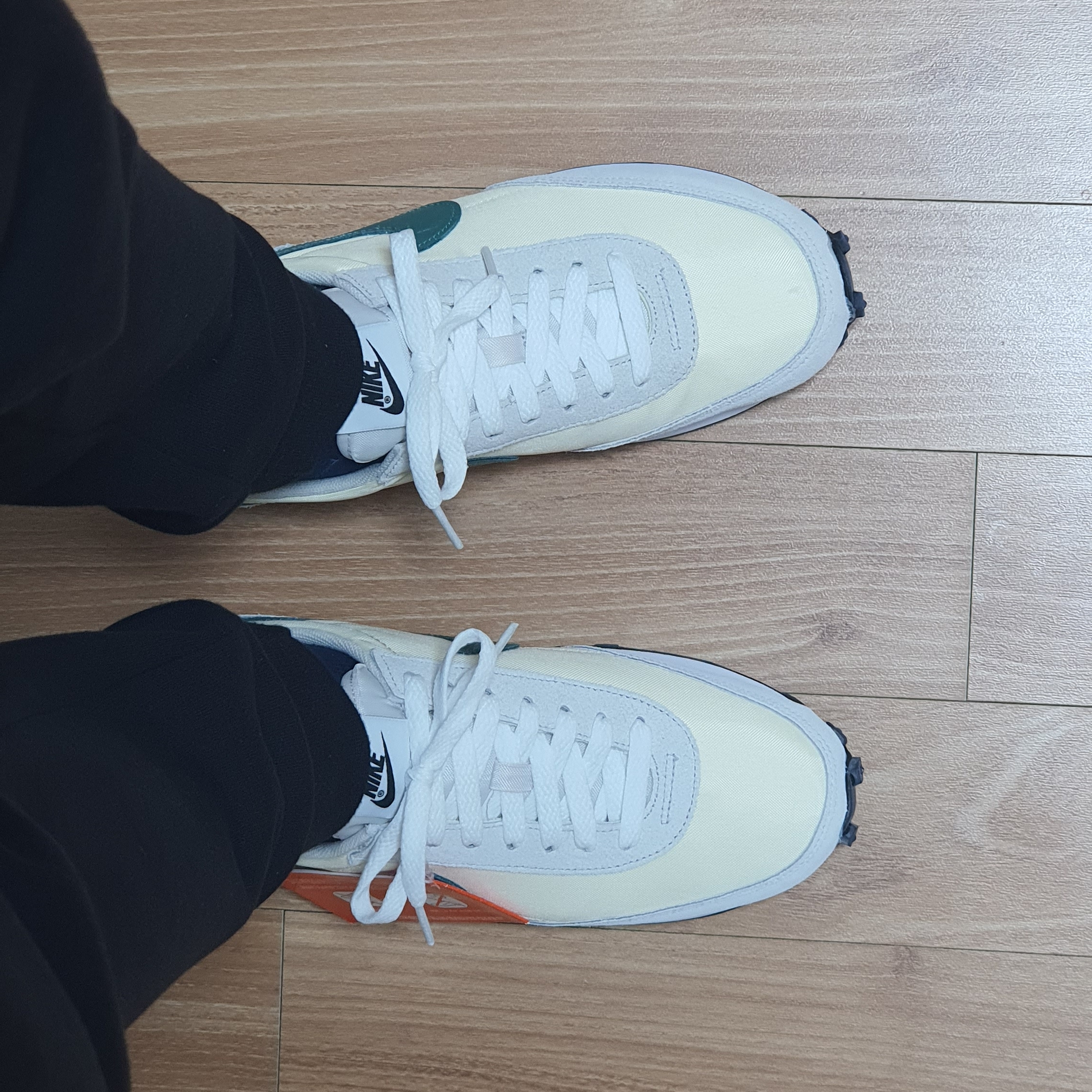 (W) Nike Daybreak Coconut Milk Green 착용 스타일 - 3