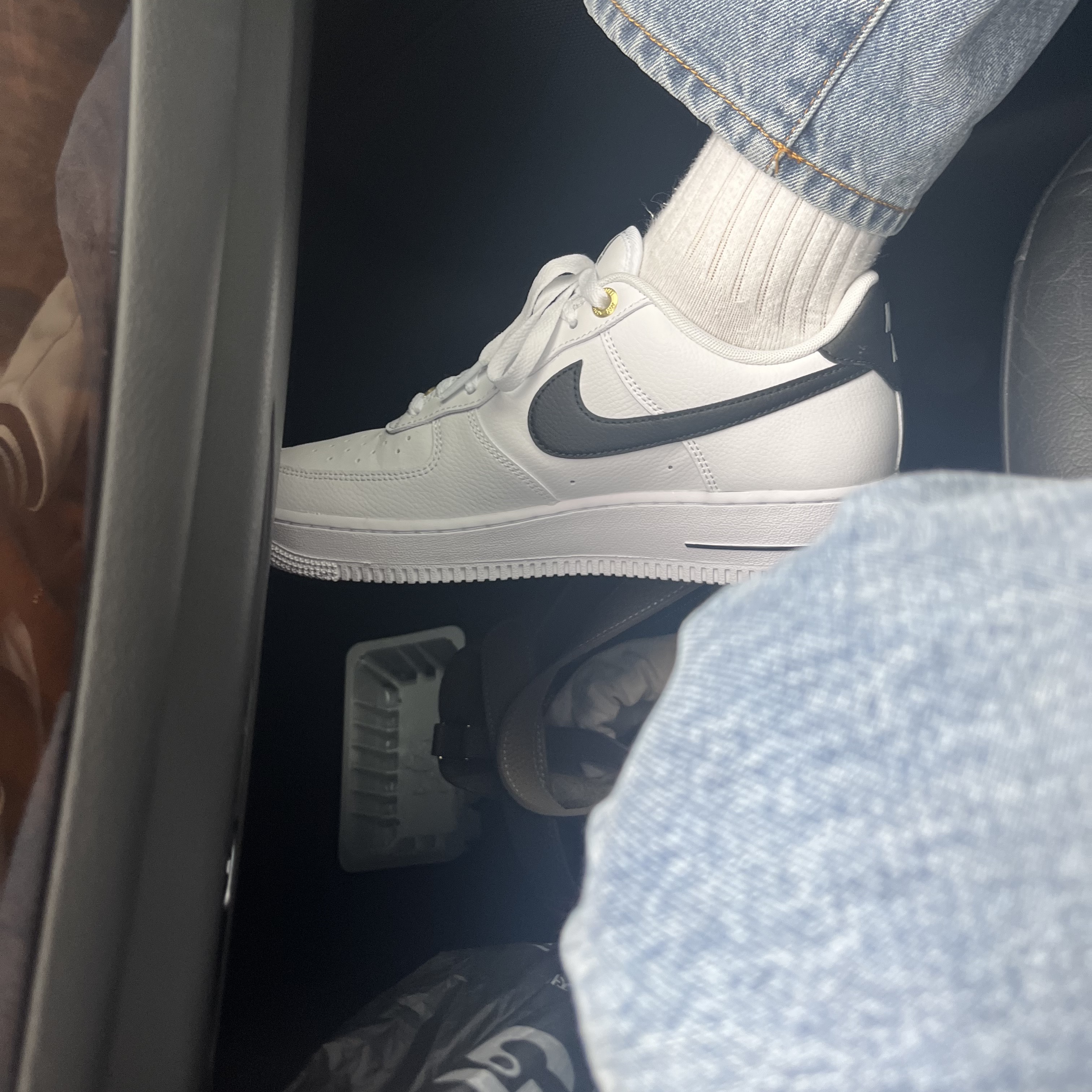 Nike Air Force 1 '07 LV8 40th Anniversary Join Forces White Black 착용 스타일 - 1
