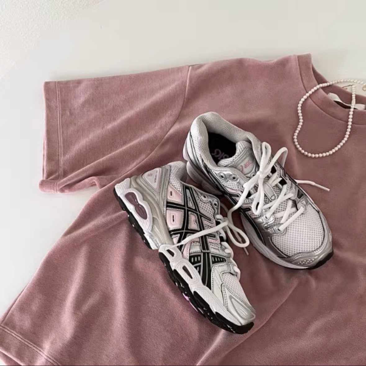 (W) Asics Gel-Nimbus 9 White Black 착용 스타일