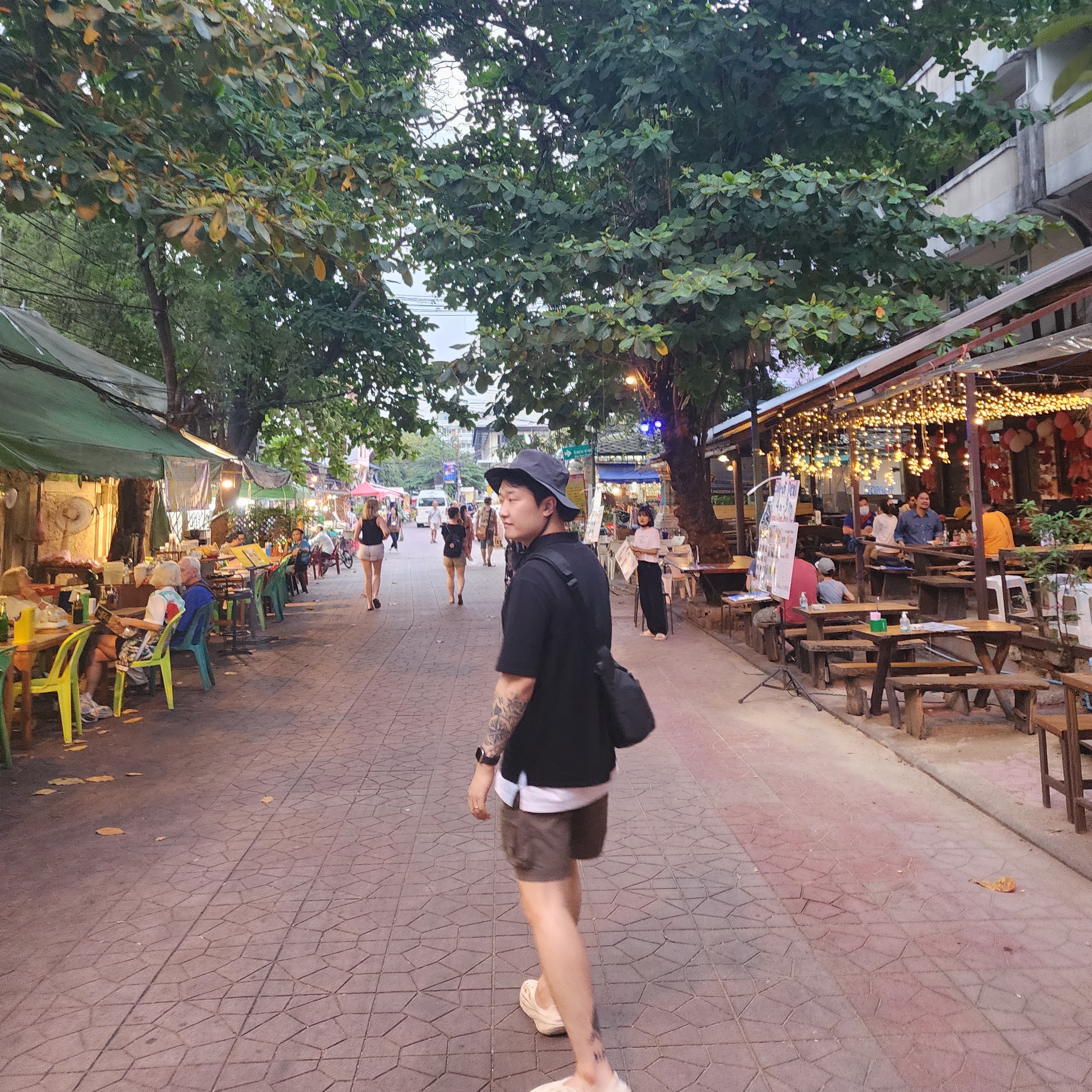 Nike ACG Cargo Shorts Ironstone - Asia, Nike ACG Bucket Dark Smoke Grey 착용 스타일