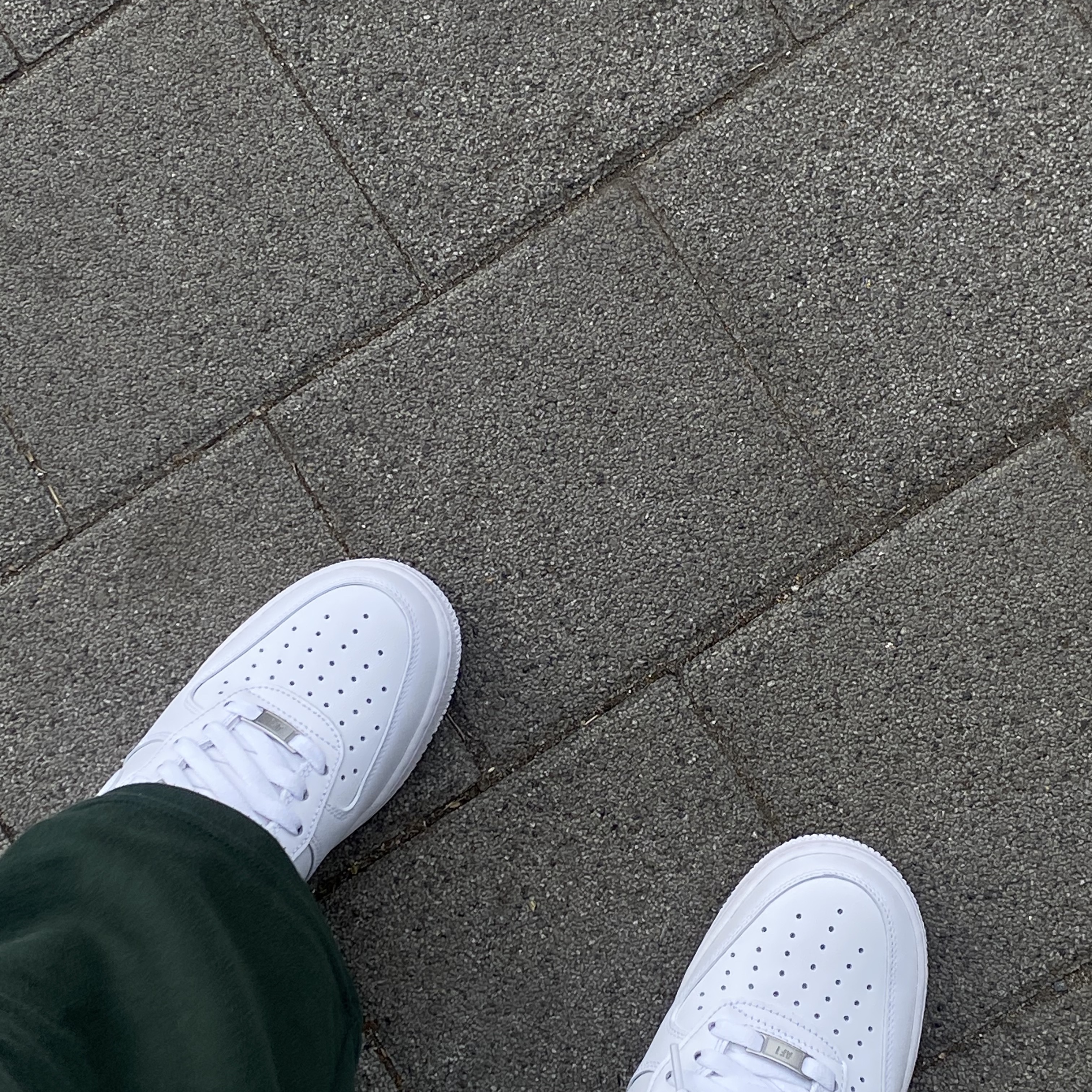 Nike Air Force 1 '07 Low White 착용 스타일 - 2
