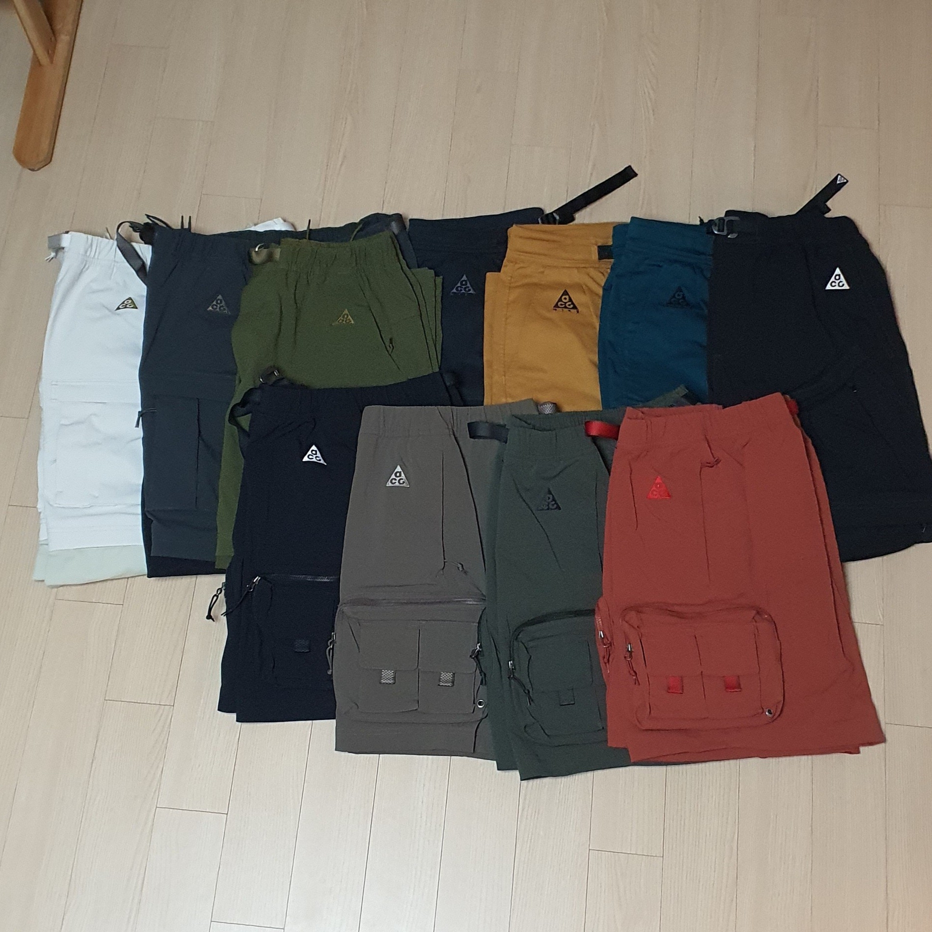 Nike ACG Cargo Shorts Ironstone - Asia, Nike ACG Cargo Shorts Black - Asia 착용 스타일 - 1