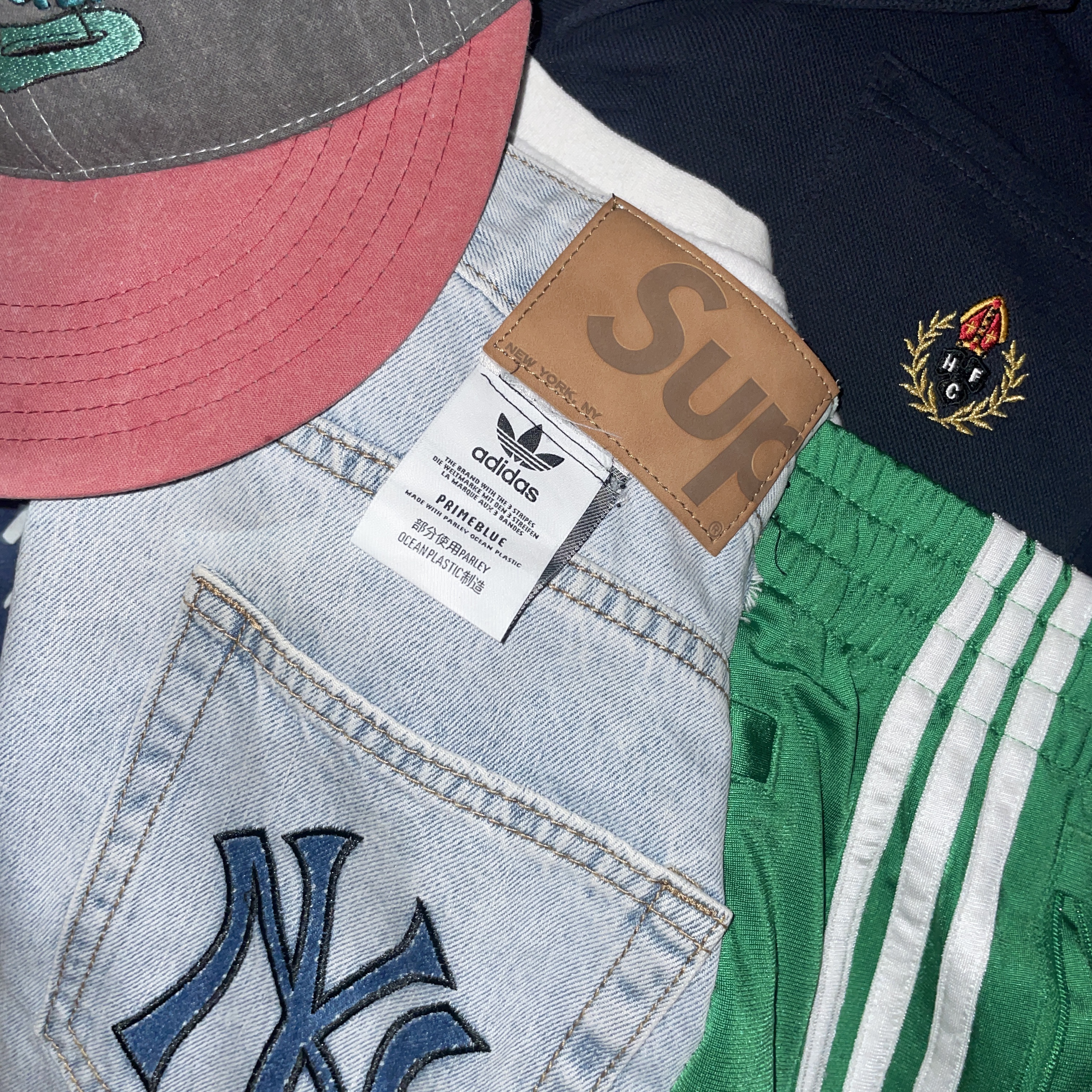 Supreme x New York Yankees Regular Jean Washed Blue - 21FW, Converse x Stussy One Star Pro Ox 8 Ball Green 착용 스타일 - 2