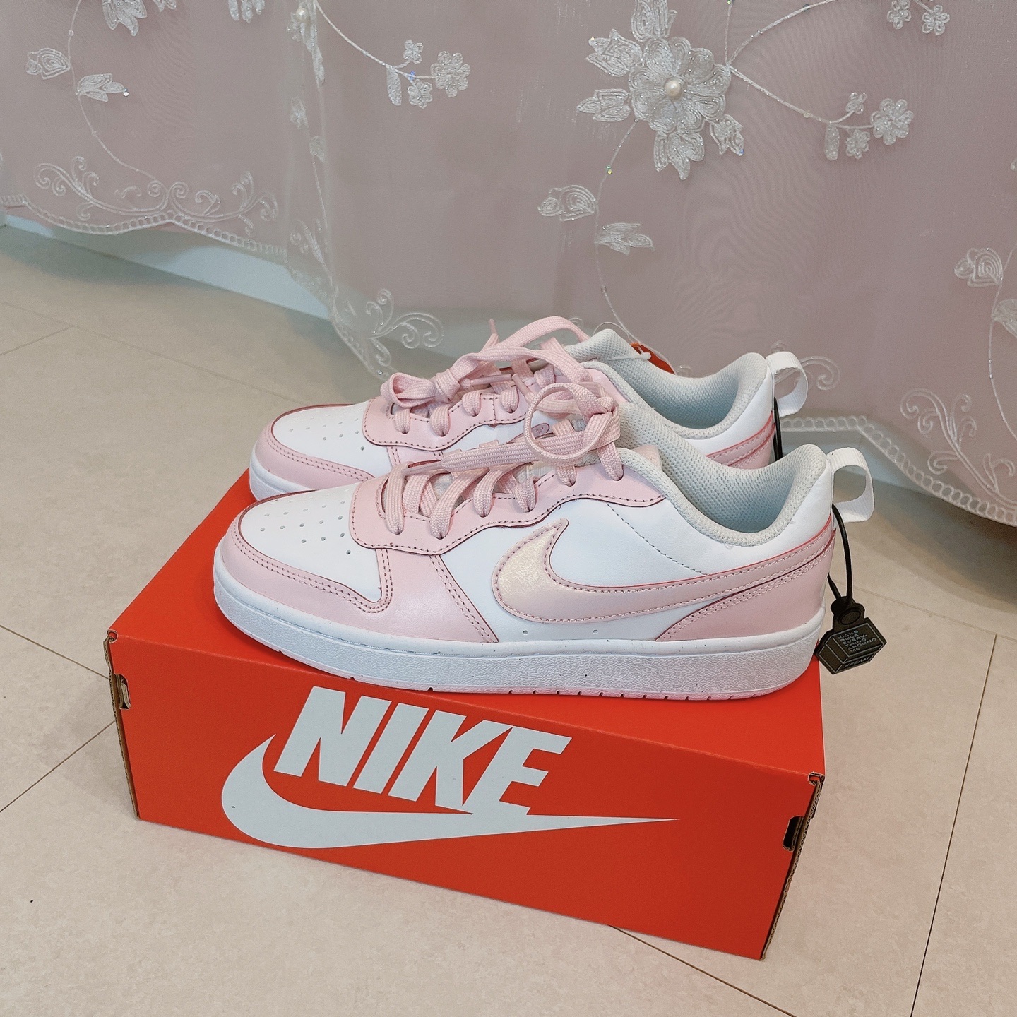 (GS) Nike Court Borough 2 SE White Pink Foam 착용 스타일