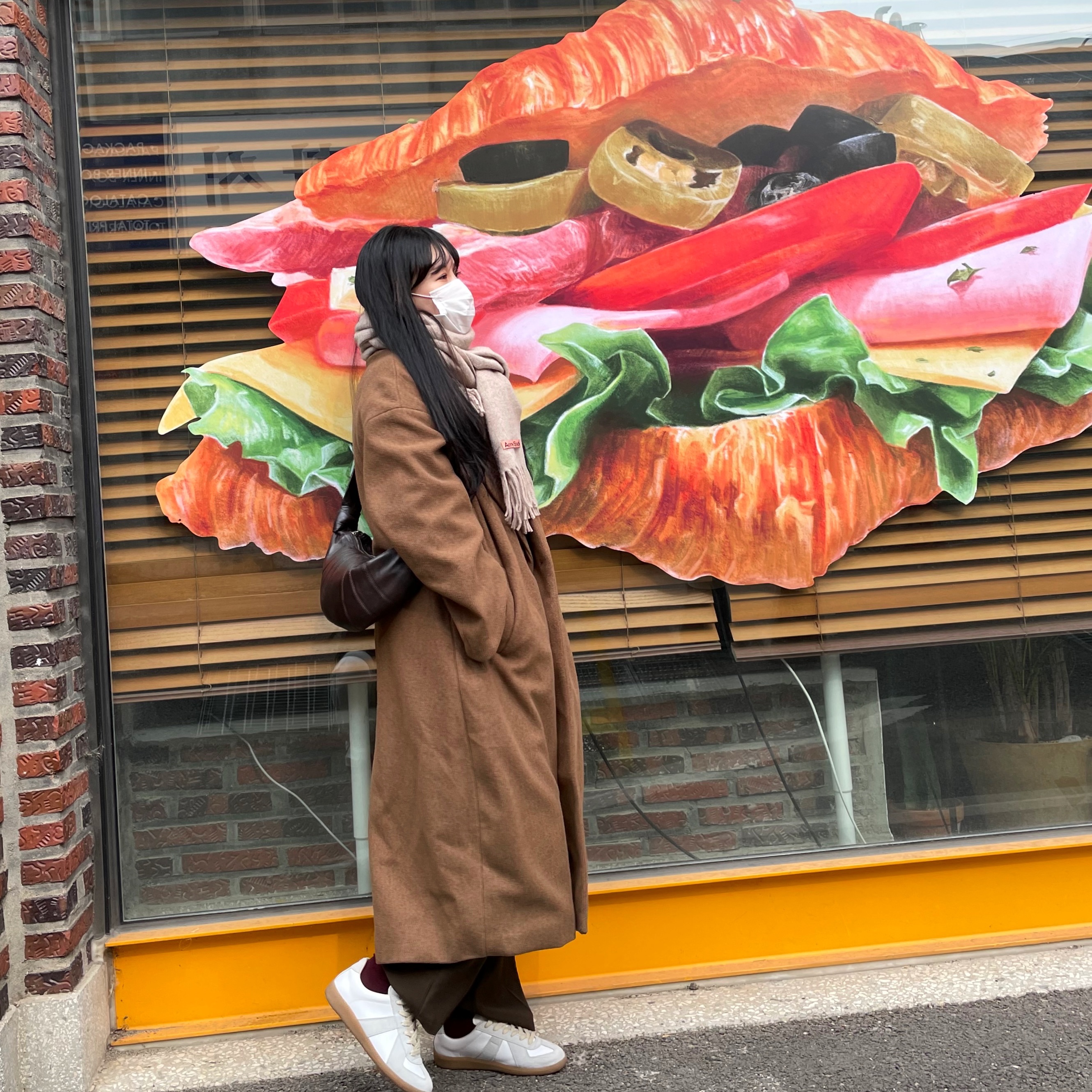Lemaire Small Croissant Bag Soft Nappa Leather Dark Chocolate, Acne Studios Canada Narrow New Wool Muffler Oatmeal Melange 착용 스타일 - 2