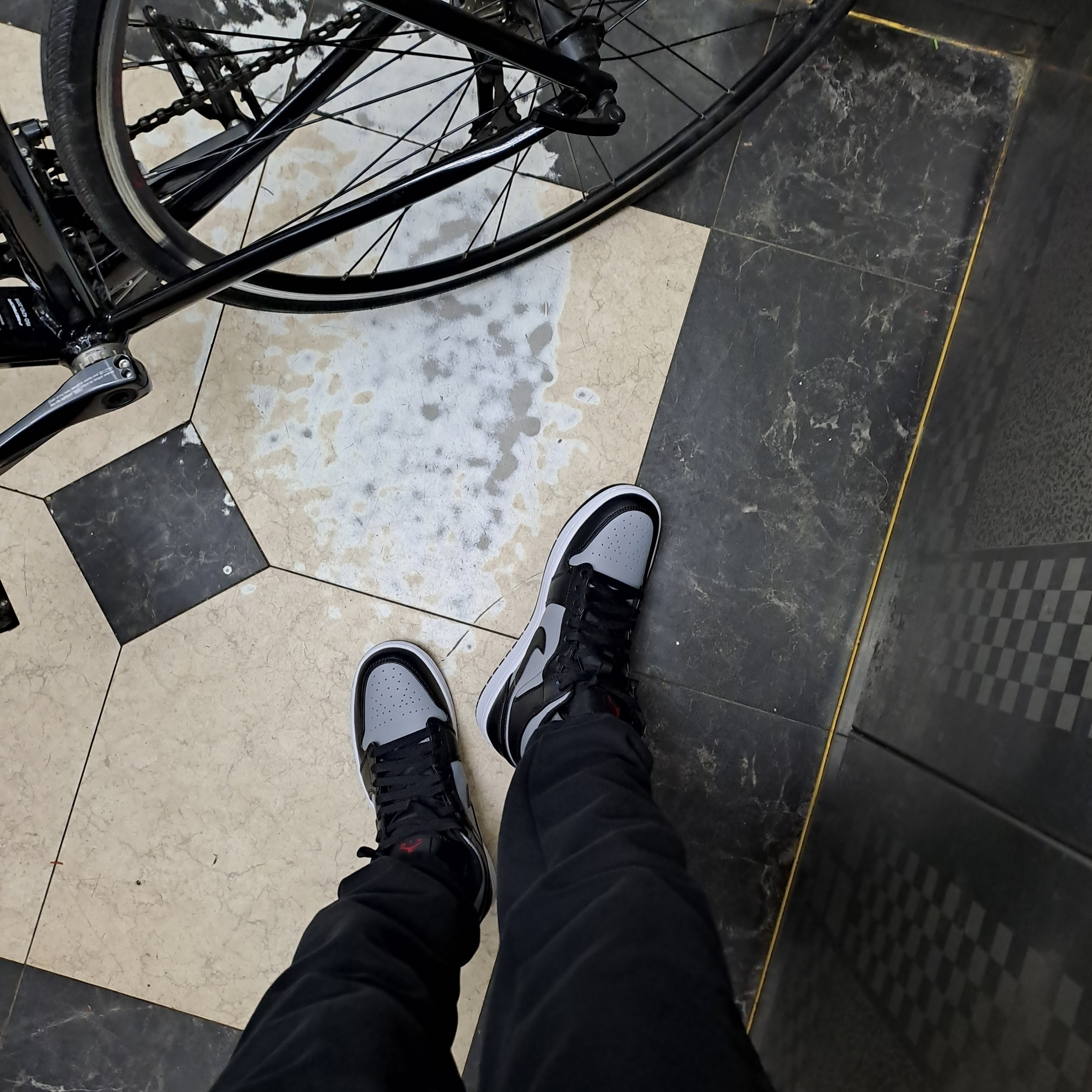 Jordan 1 Mid Shadow 착용 스타일