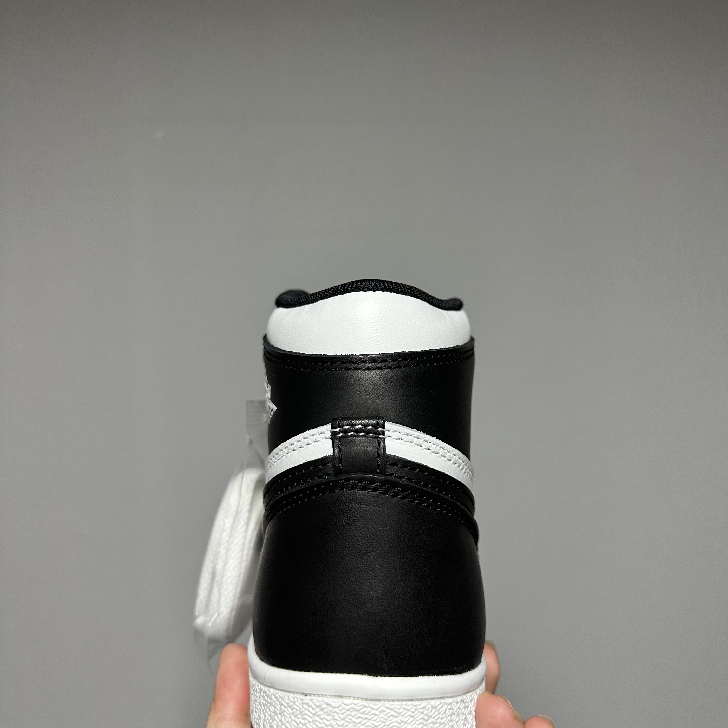 Jordan 1 High 85 Black White 착용 스타일 - 3