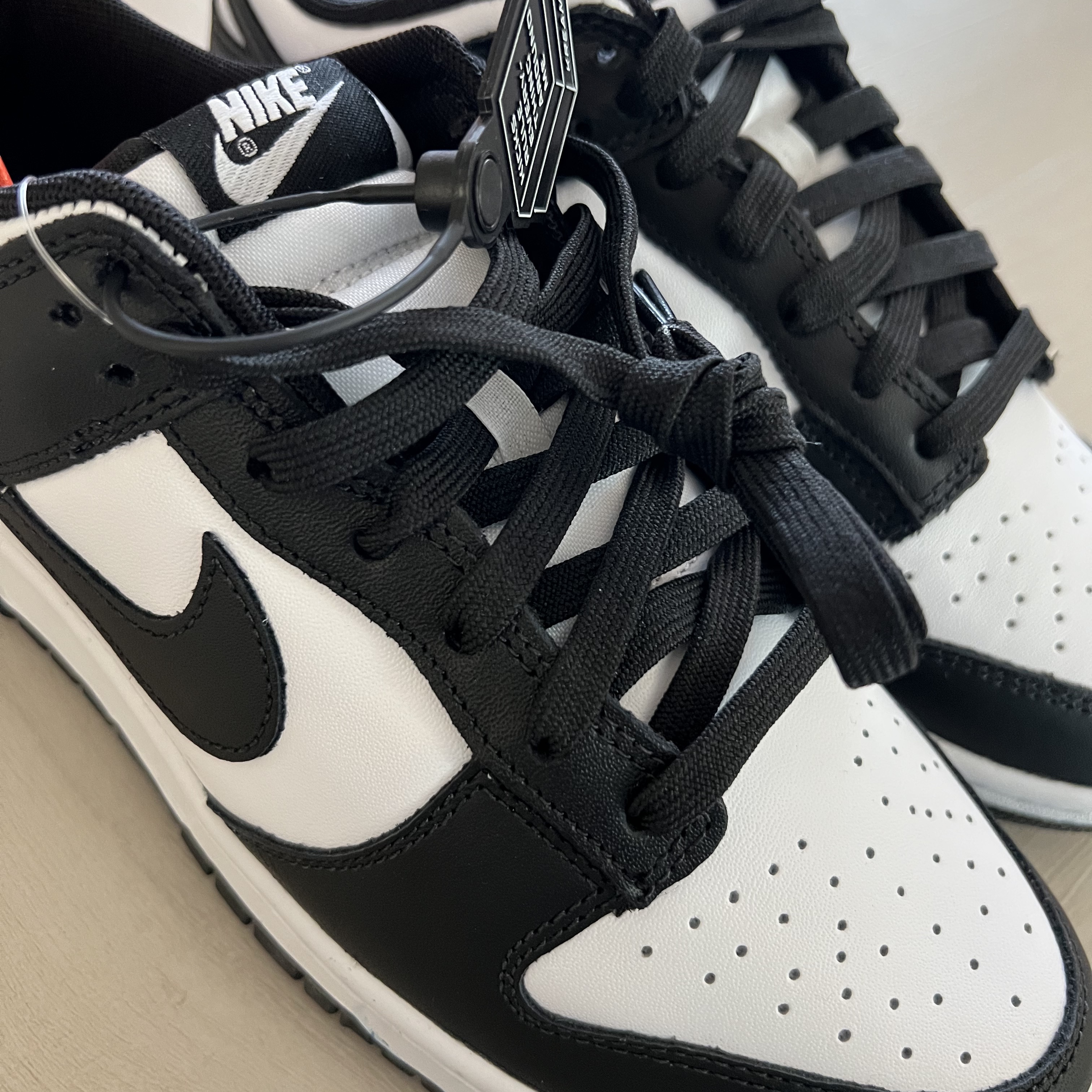 Nike Dunk Low Retro Black 착용 스타일 - 1