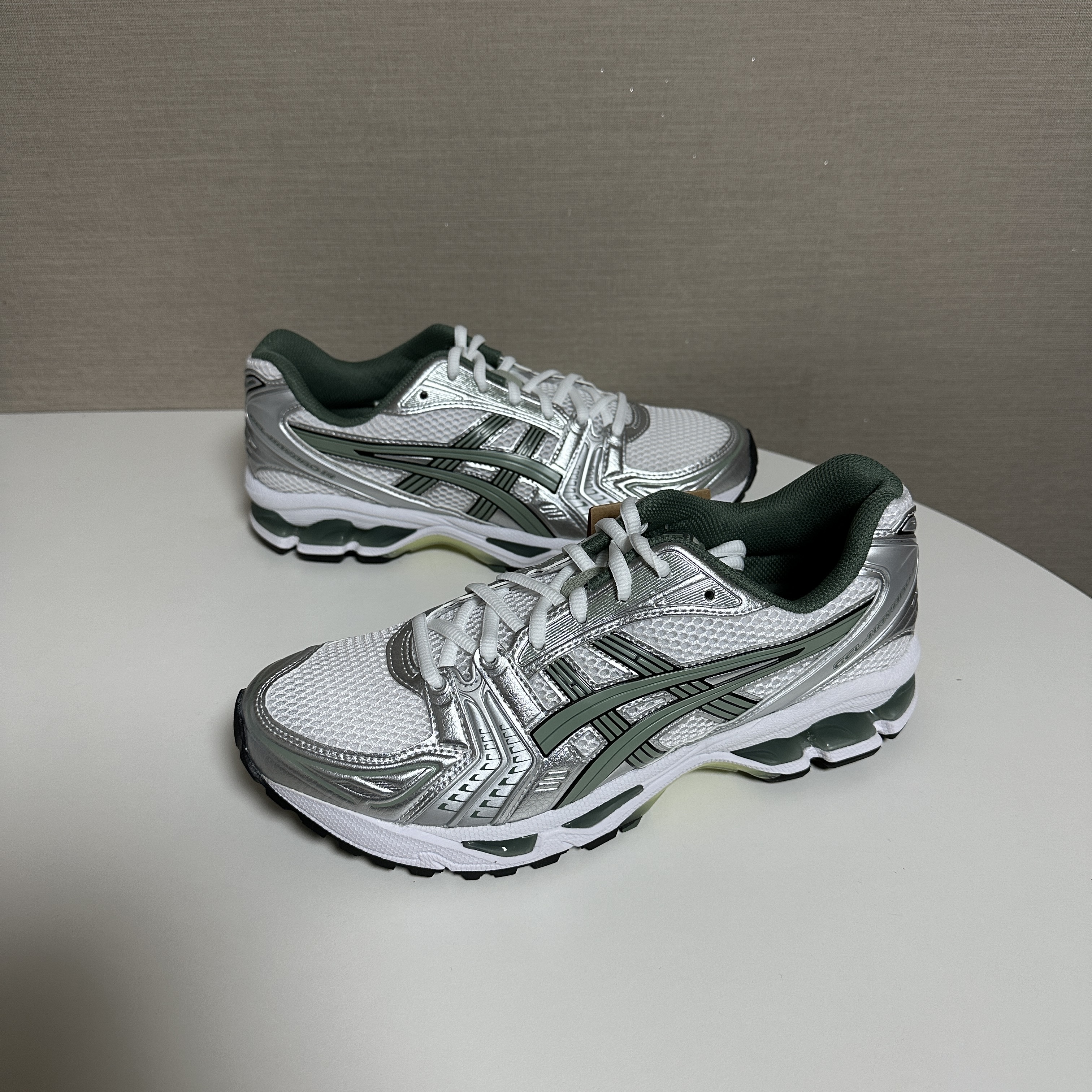 Asics Gel-Kayano 14 White Slate Grey 착용 스타일 - 3