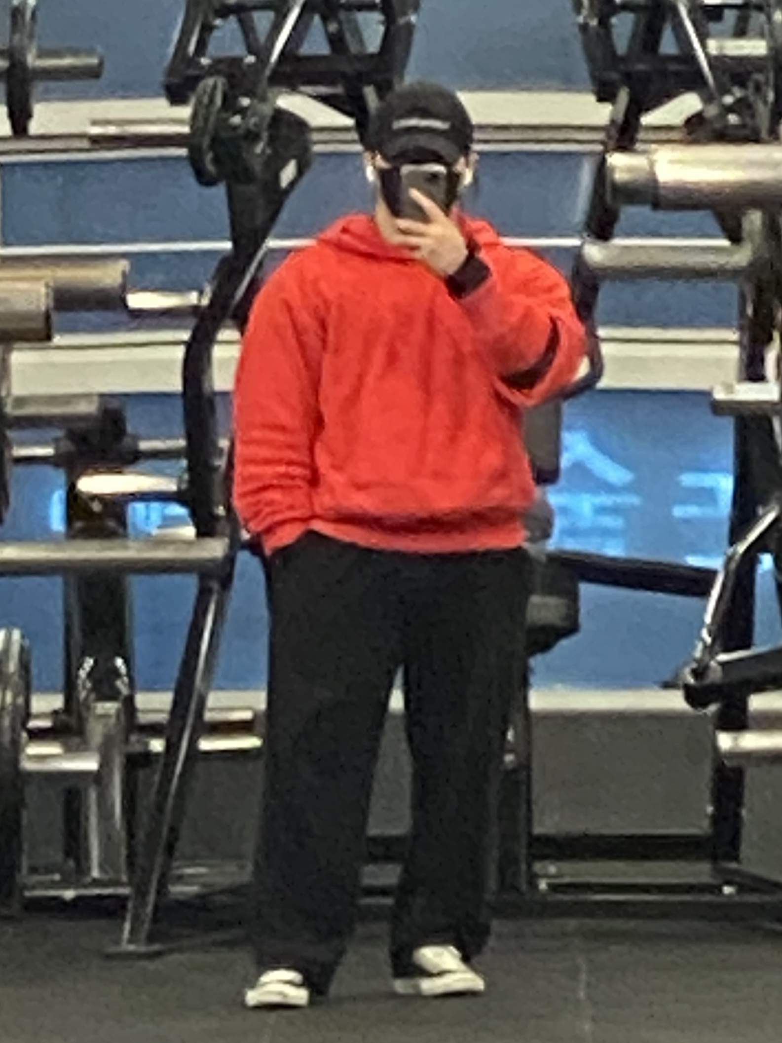 Yeezy Gap Hoodie Red 착용 스타일