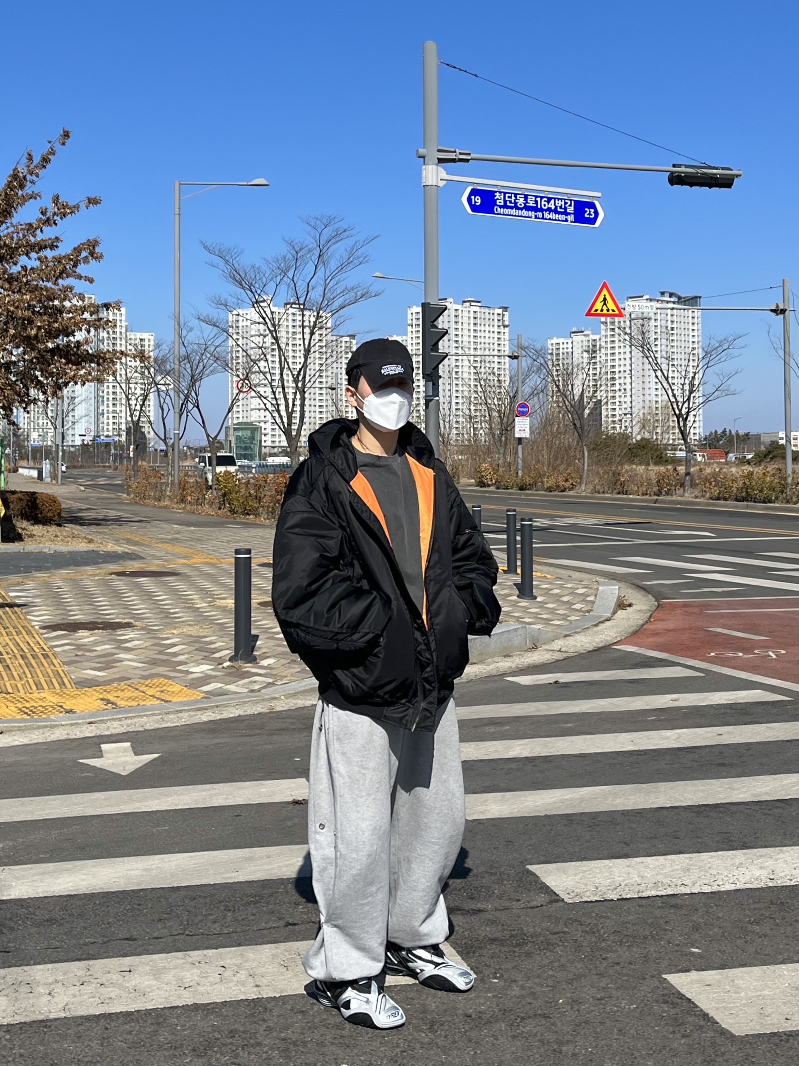 Balenciaga Tyrex Sneakers Black Grey, Balenciaga Cotton Drill Property Cap Black White 착용 스타일 - 1