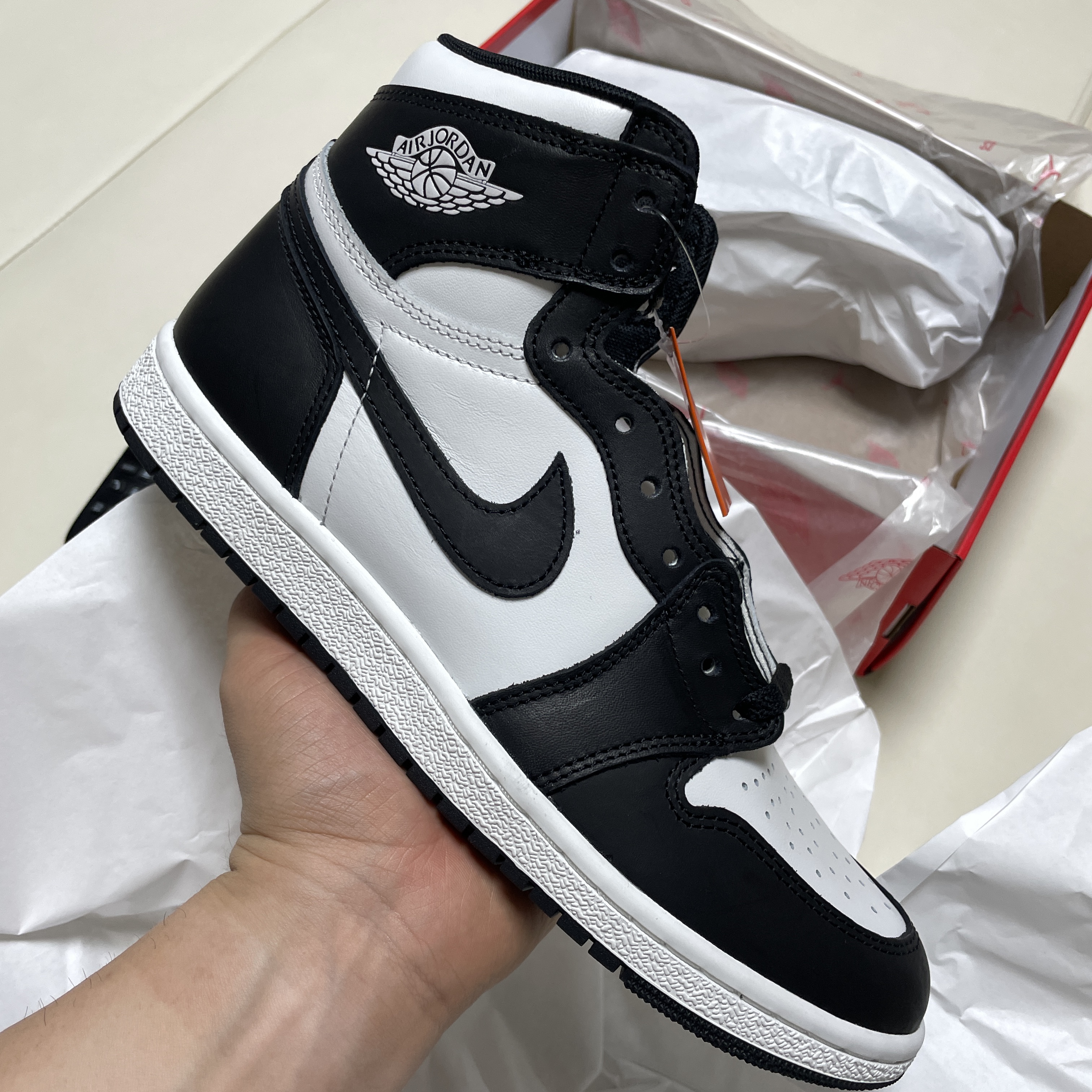 Jordan 1 High 85 Black White 착용 스타일 - 3