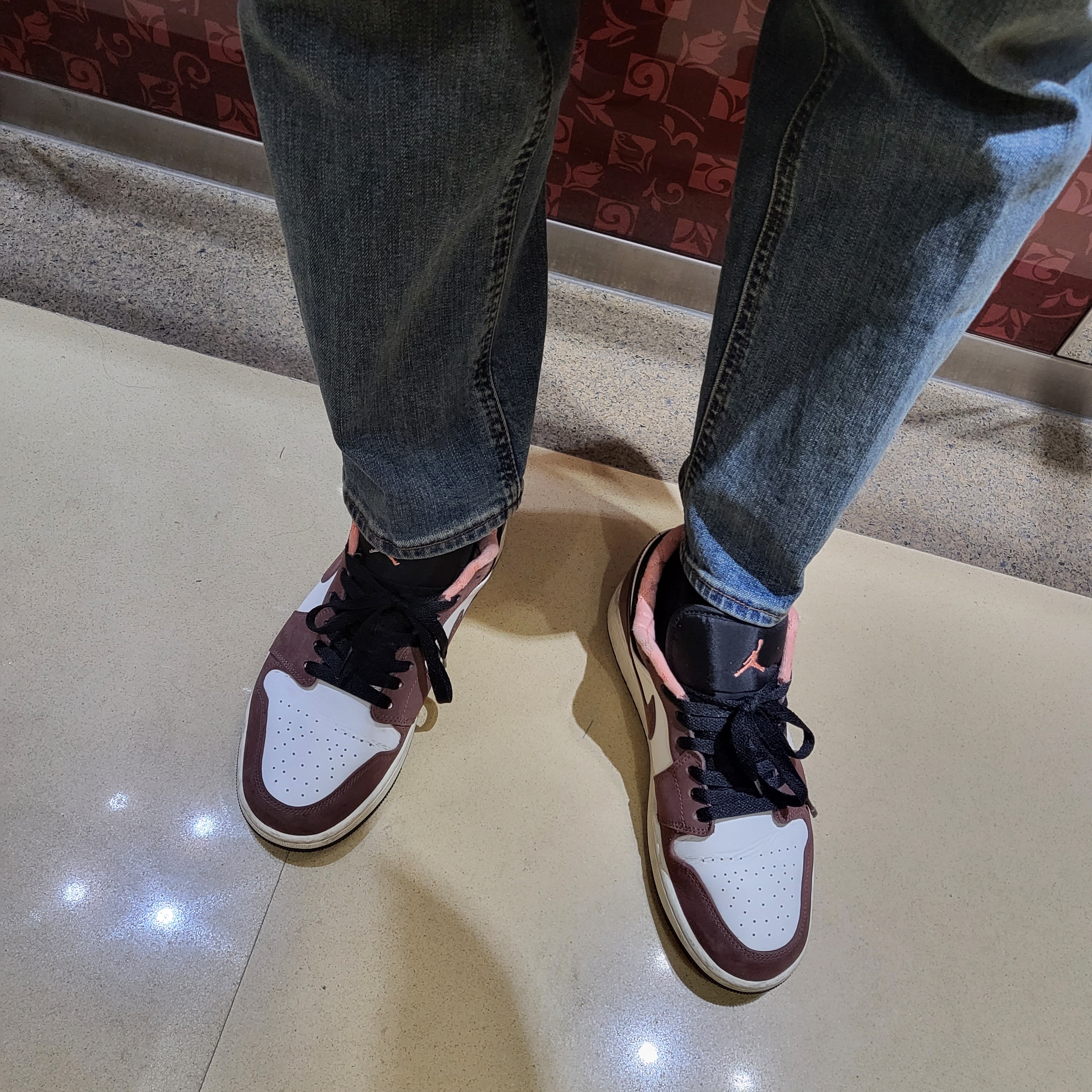 Jordan 1 Low SE Chocolate Bliss 착용 스타일