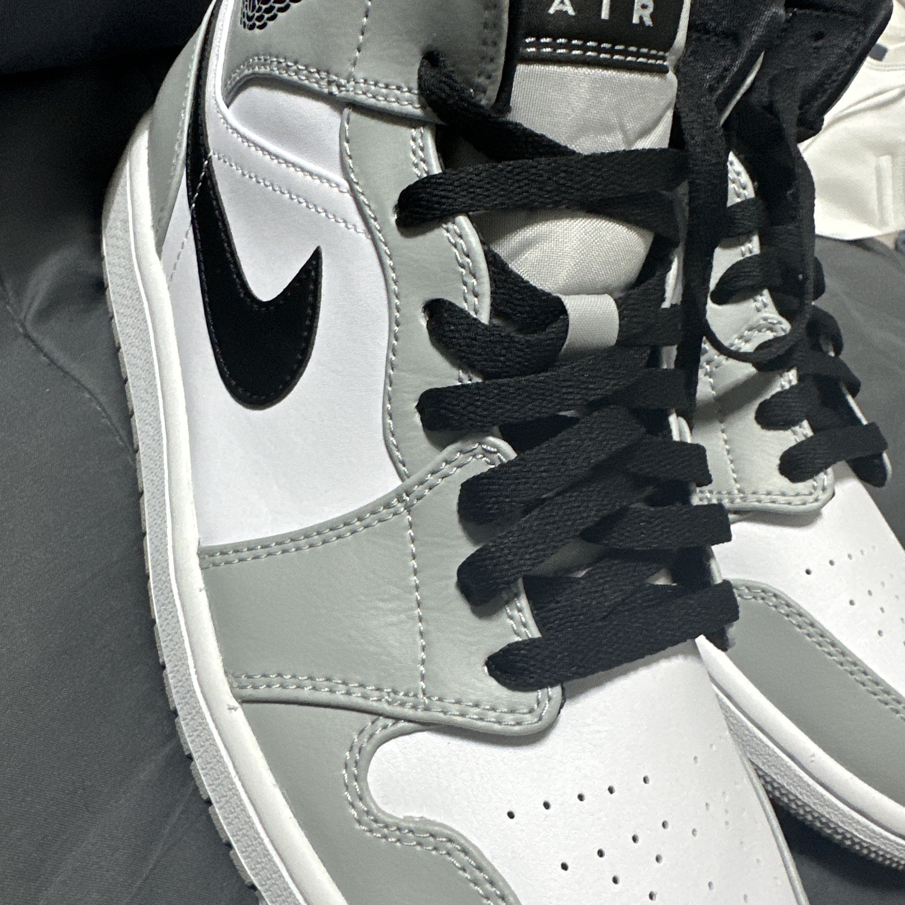 Jordan 1 Mid Light Smoke Grey 착용 스타일