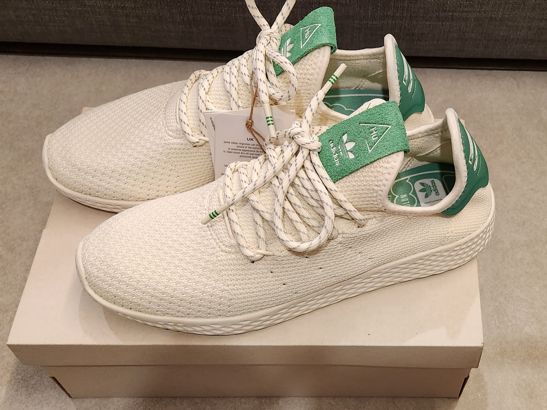 Adidas Tennis Hu Off White Green 착용 스타일