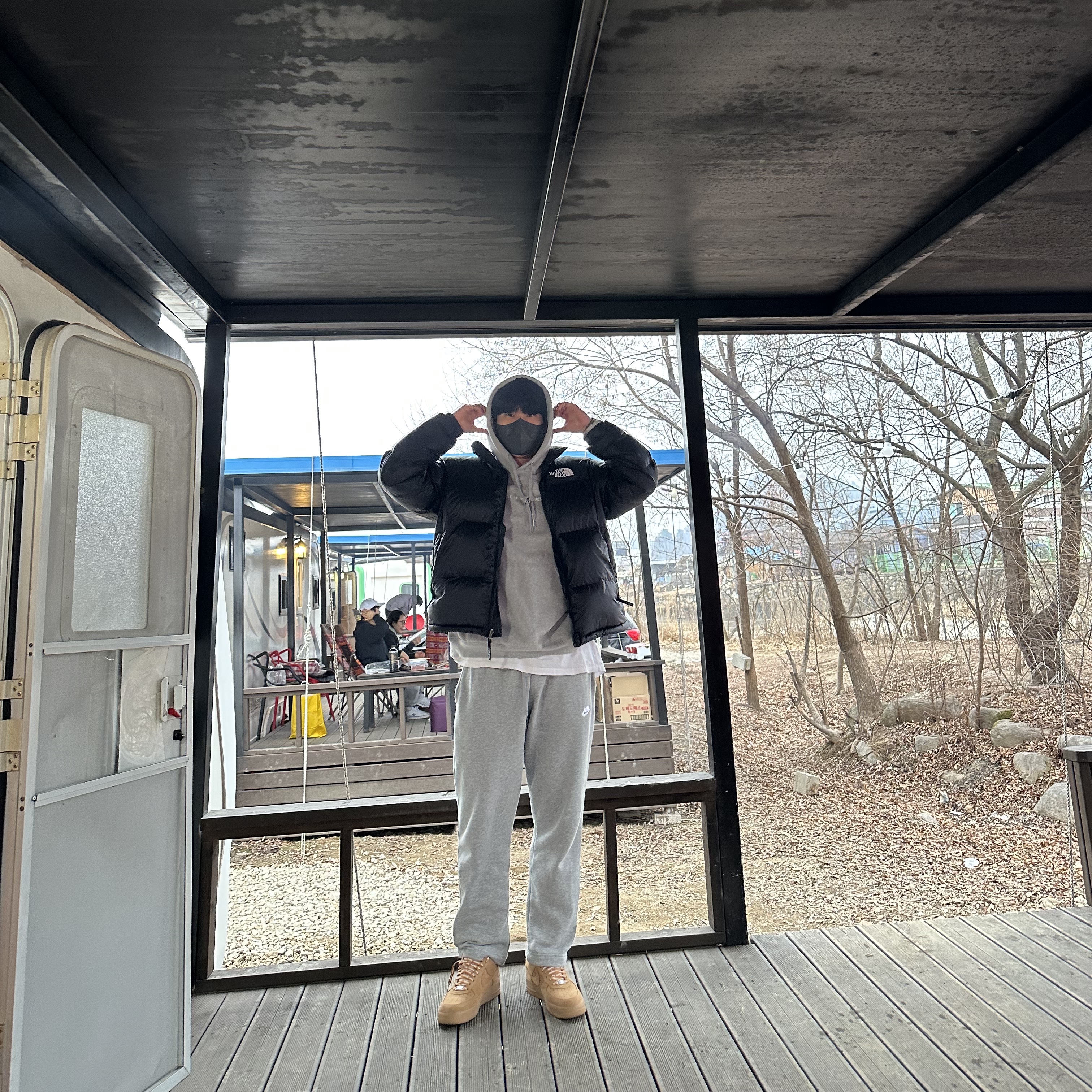 The North Face 1996 Eco Nuptse Jacket Black, Nike x Supreme Air Force 1 Low Flax 착용 스타일