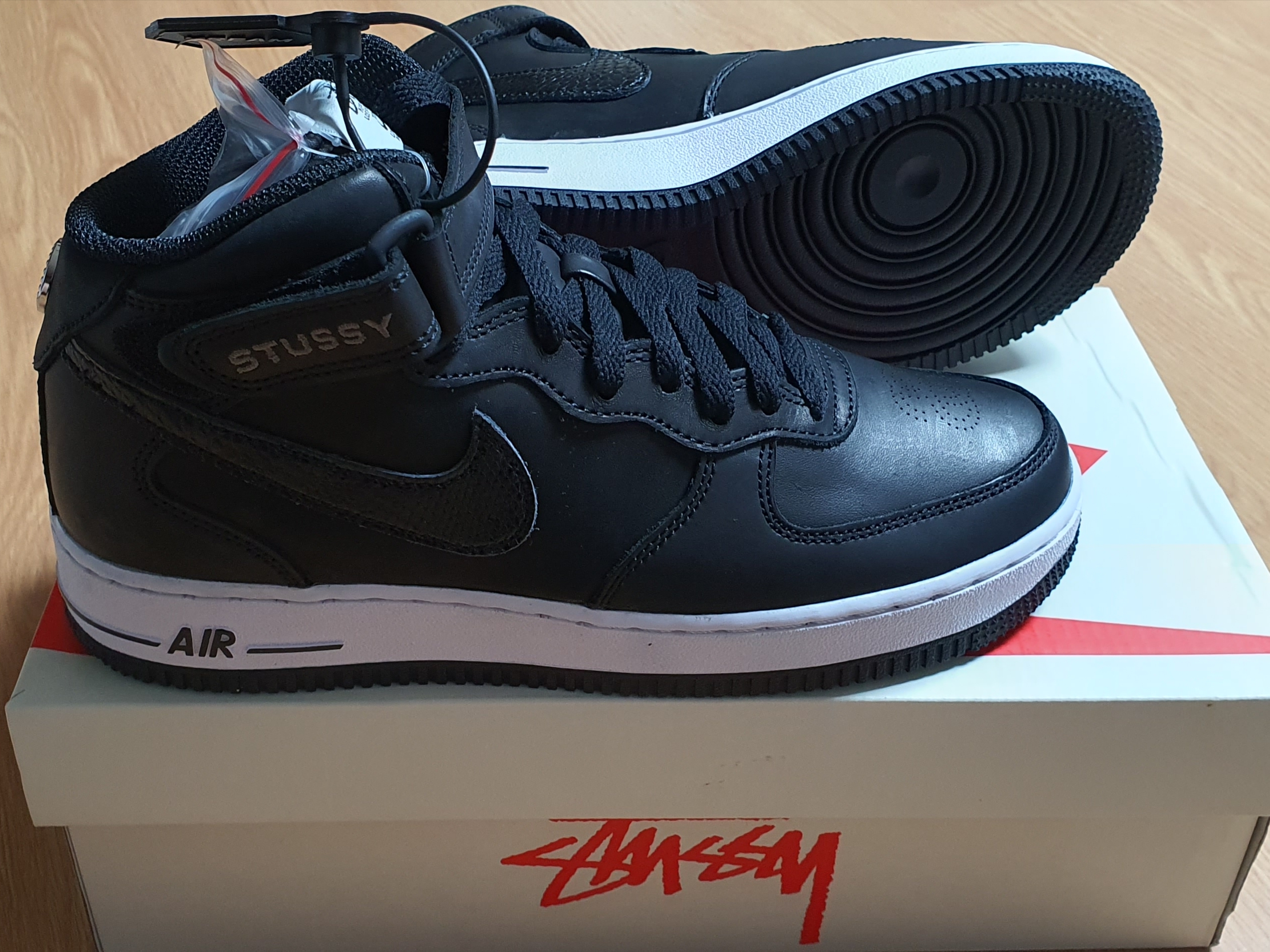 Nike x Stussy Air Force 1 '07 Mid SP Black 착용 스타일
